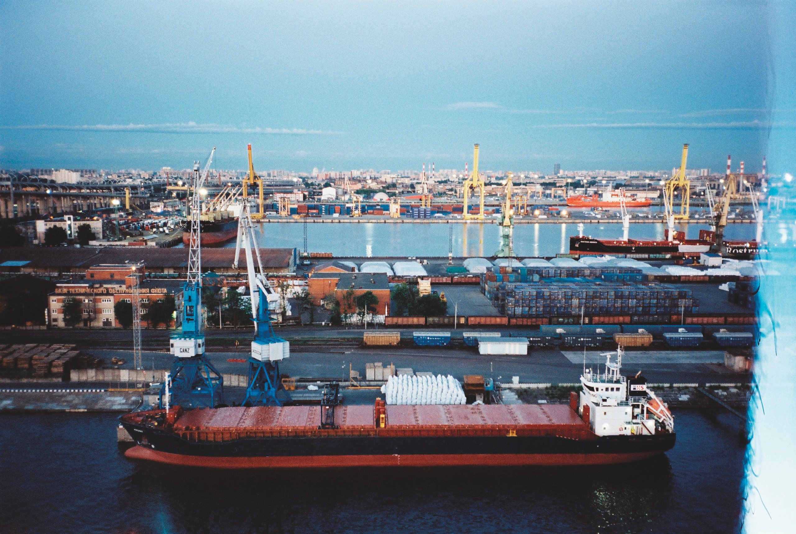 Фотографии цветные. Свадебный и семейный пленочный фотограф в Петербурге Истомина Ирина