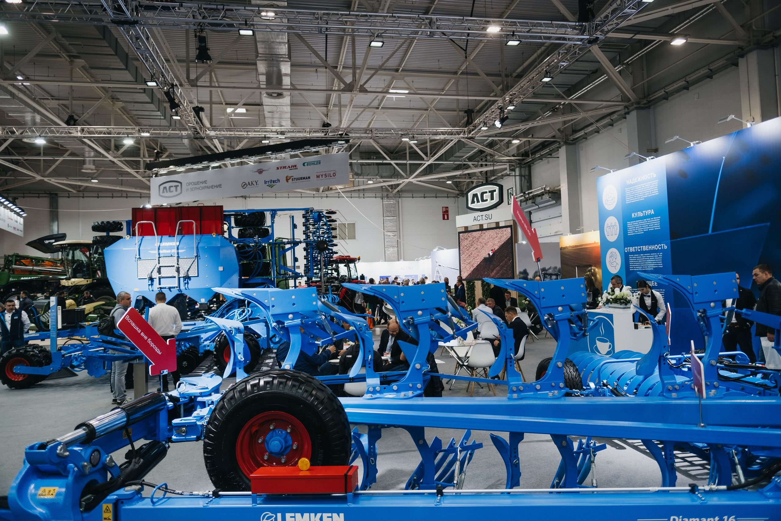 Фотограф на деловую съемку презентации, конференции. Свадебный и репортажной фотограф Денис Ожигин в Краснодаре и Краснодарском крае