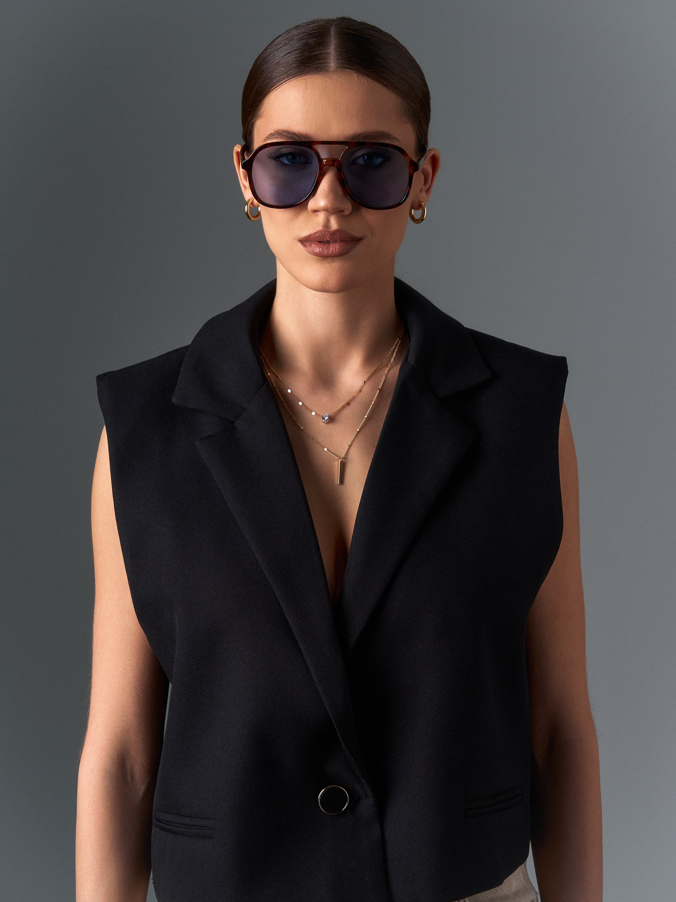 AMOV. Кирилл Гольцберг | фотограф для брендов одежды и бизнеса