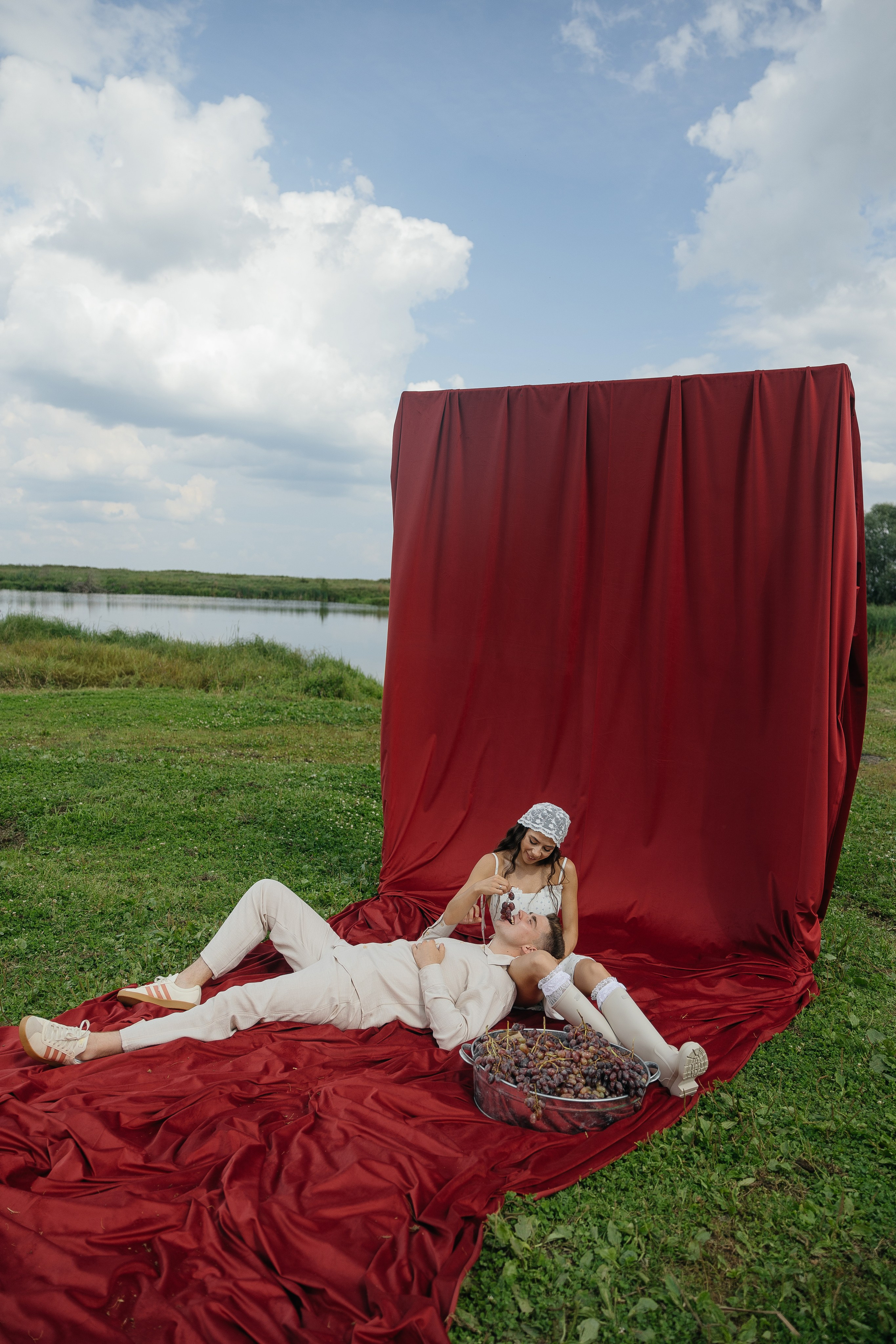 Rain falls down. Главная