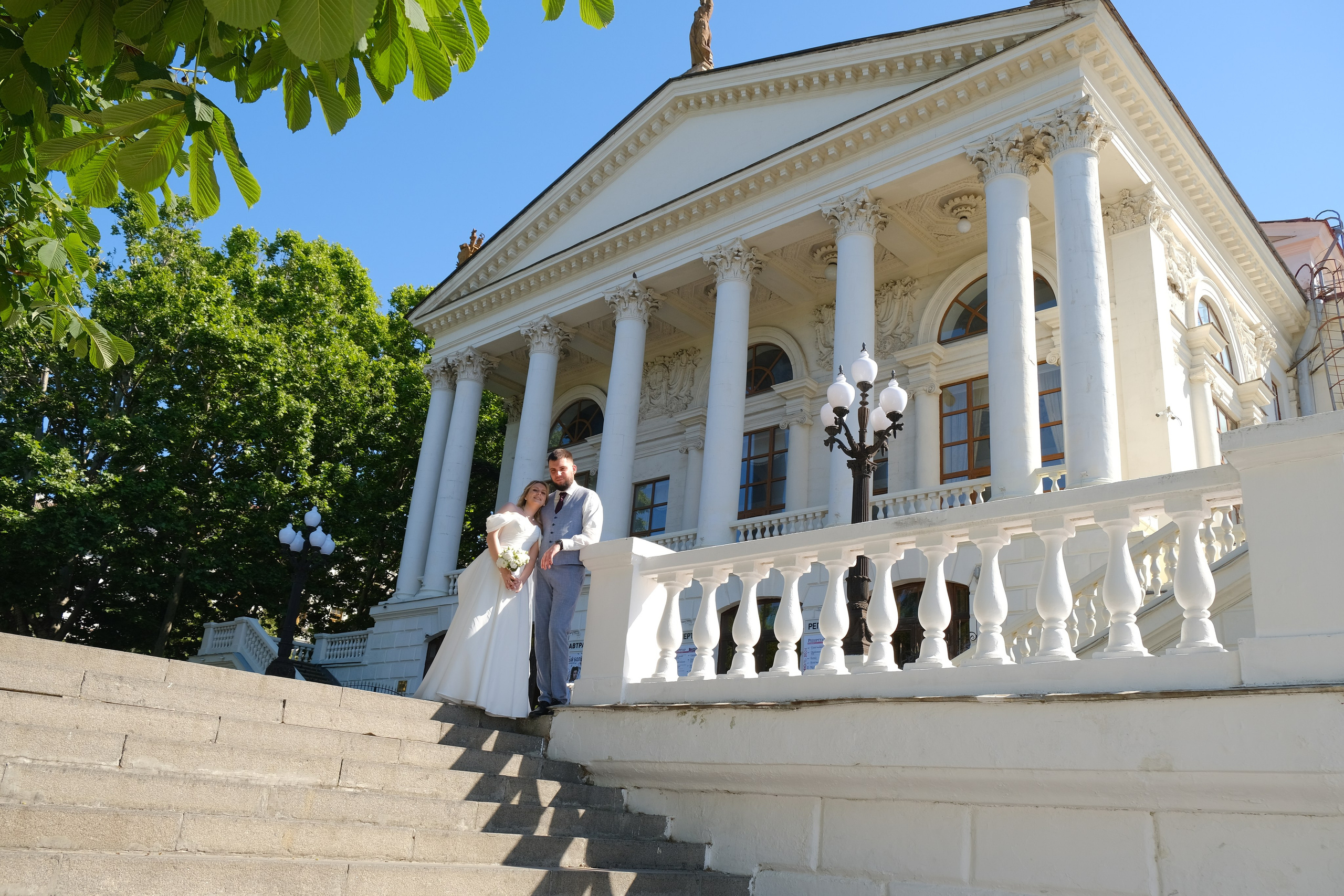 Свадебная фотосессия в Старая ялтинская дорога, фотолент. Профессиональная фотосъемка в Крыму. Натуральные эмоции и живые кадры. Забронируйте дату прямо сейчас!