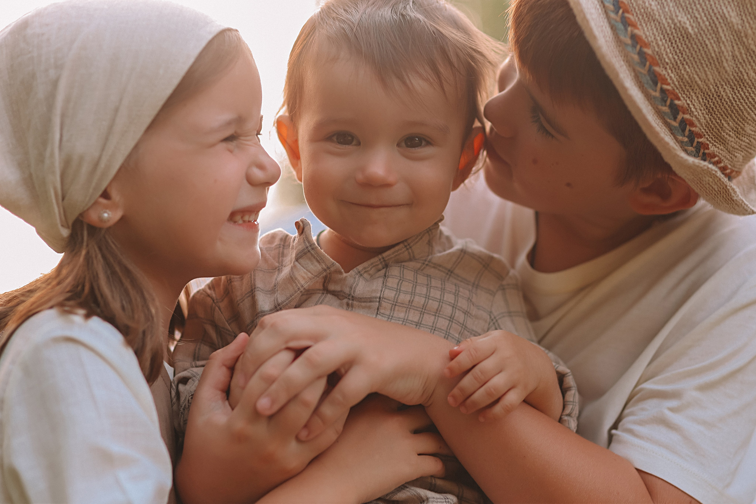 Стирка у дома. Семейный фотограф Тюмень, фотограф на роды Салмина Мария