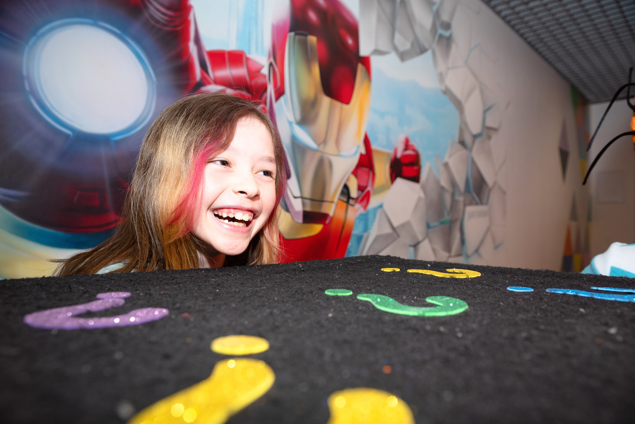 Профессиональный фотограф из Сургута/Нефтеюганска запечатлевает живое настроение и радость детско-подростковых праздничных мероприятий, включая дни рождения, выпускные вечера и семейные торжества.