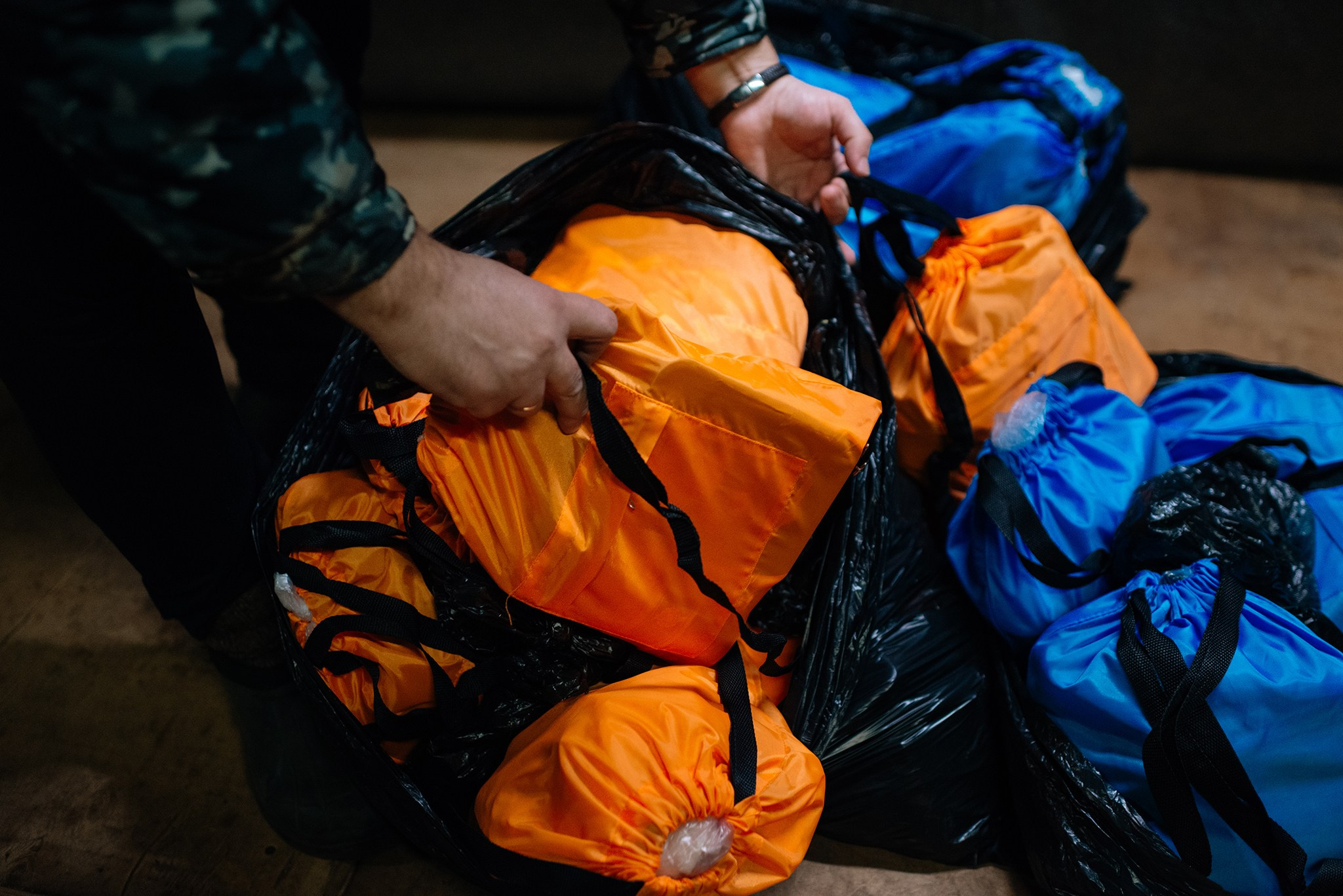Выдача подарков в Пункте обогрева и Ночном приюте. Репортажный фотограф в Санкт-Петербурге Анастасия Клёпова