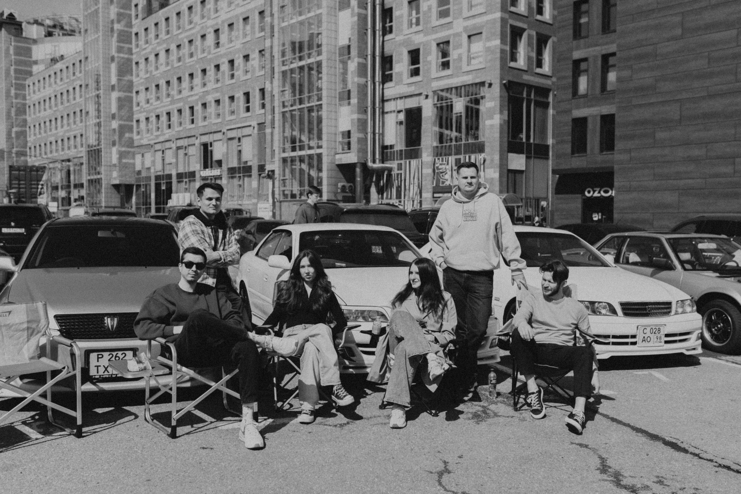 CARS and COFFE. Happiness is in the moments