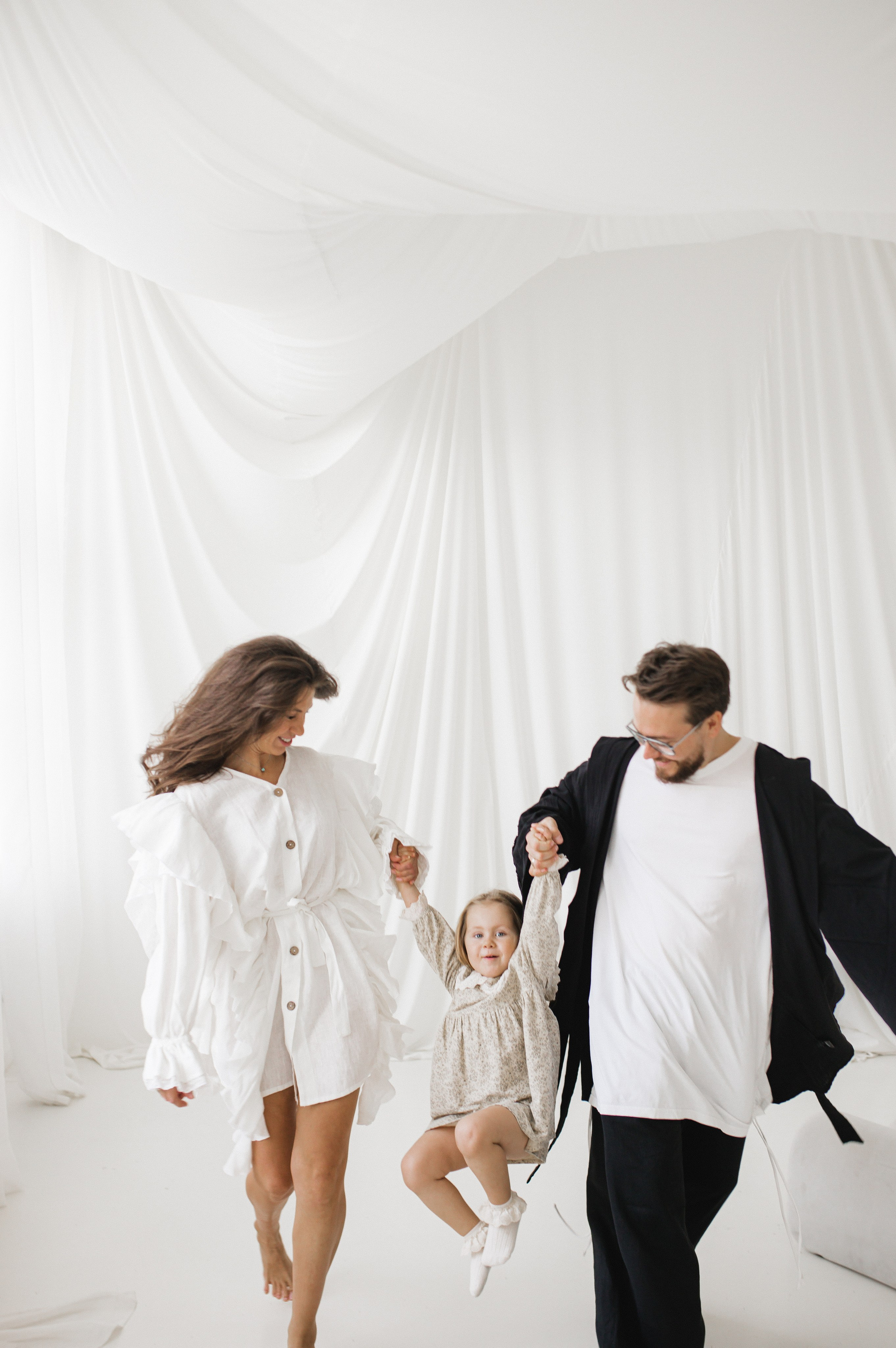 Тая с папой и мамой. Семейный и свадебный фотограф в Екатеринбурге Орлова Ирина