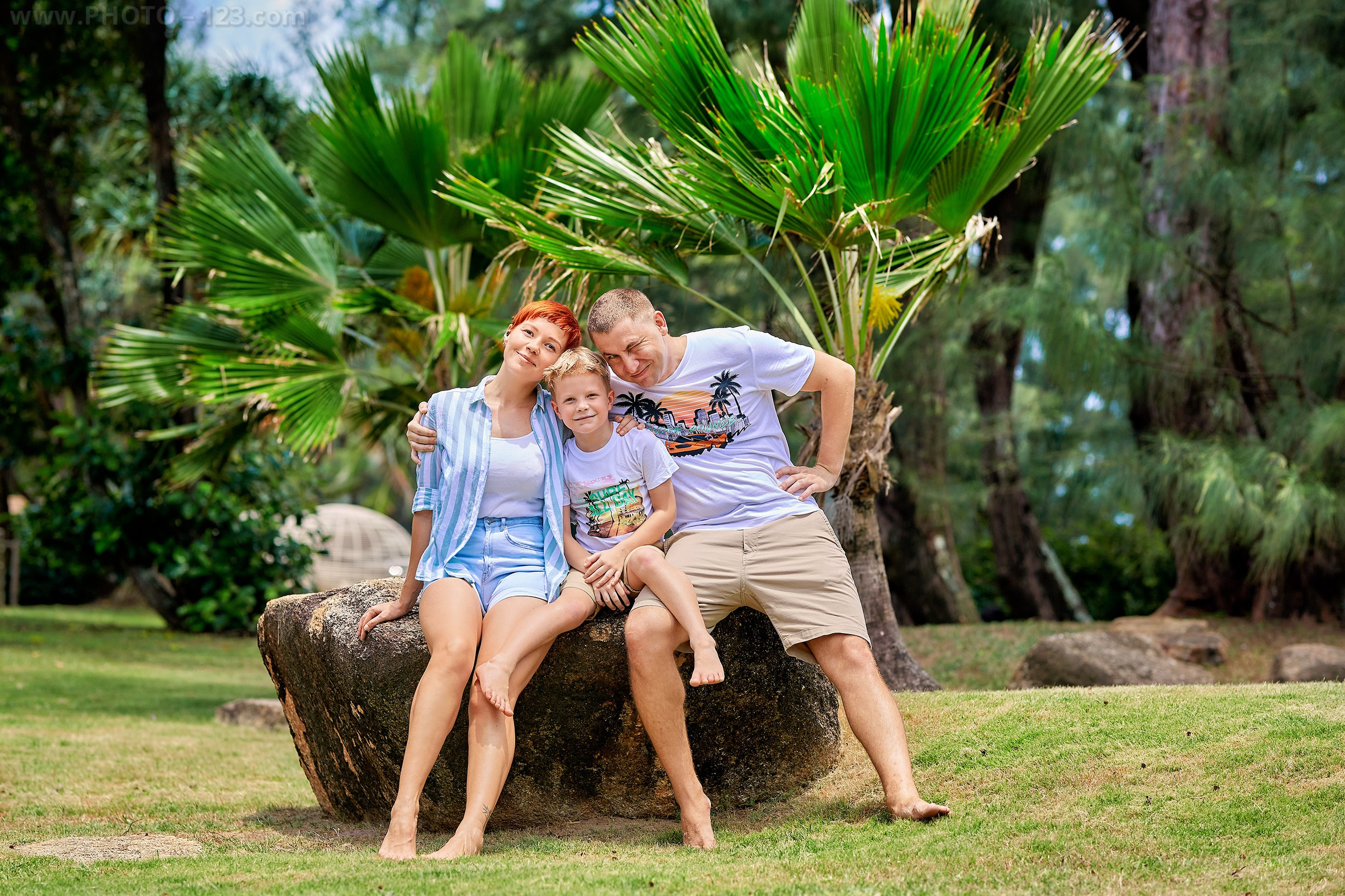 Family connection, tropical beauty — Nha Trang portraits