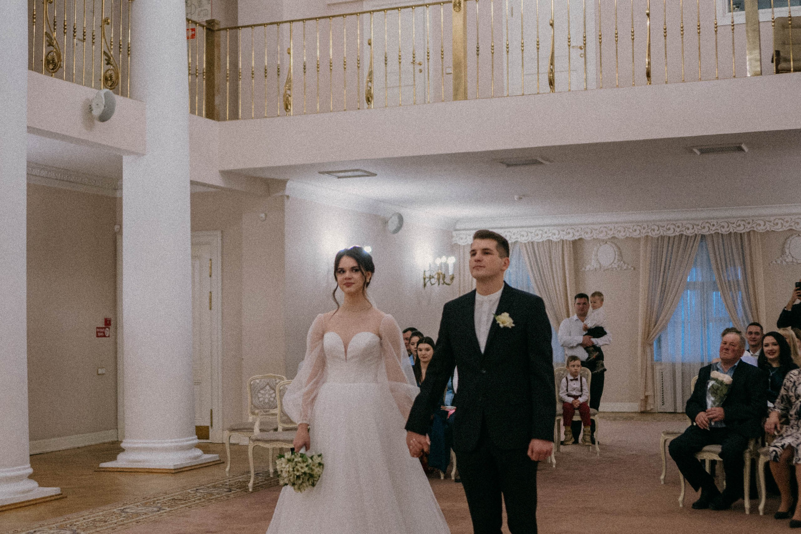 СВАДЕБНАЯ СЬЕМКА ПАРЫ В ГОРОДЕ ПУШКИН В ПАРКЕ ЕКАТЕРИНЕНСКОМ В НОЯБРЕ. Профессиональный фотограф, Санкт-Петербург — Виктория Богомолова