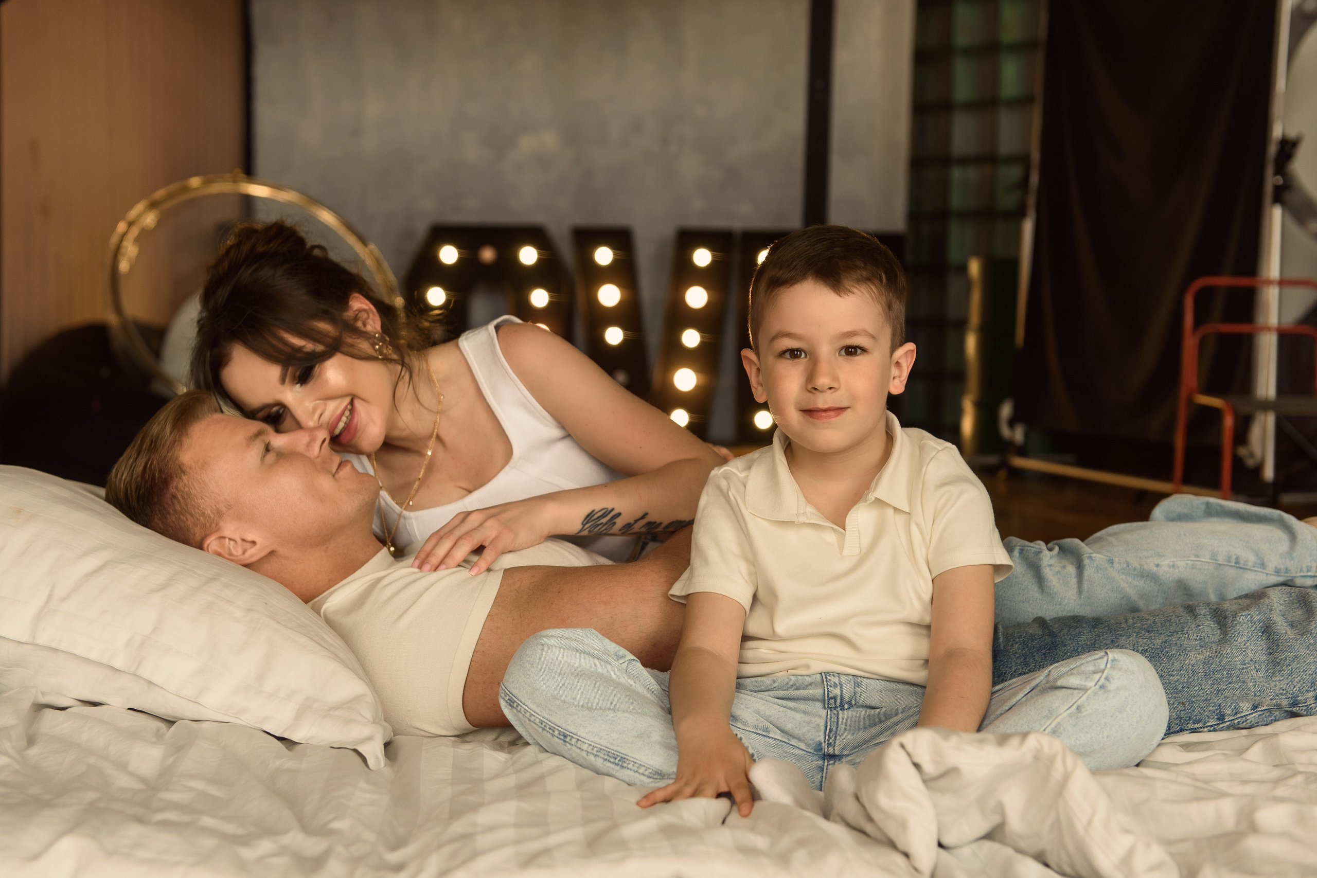 Семейная фотосессия - семейная и детская фотосъемка в студии Калинингр. Свадебный фотограф Калининград - Александр Зубанов