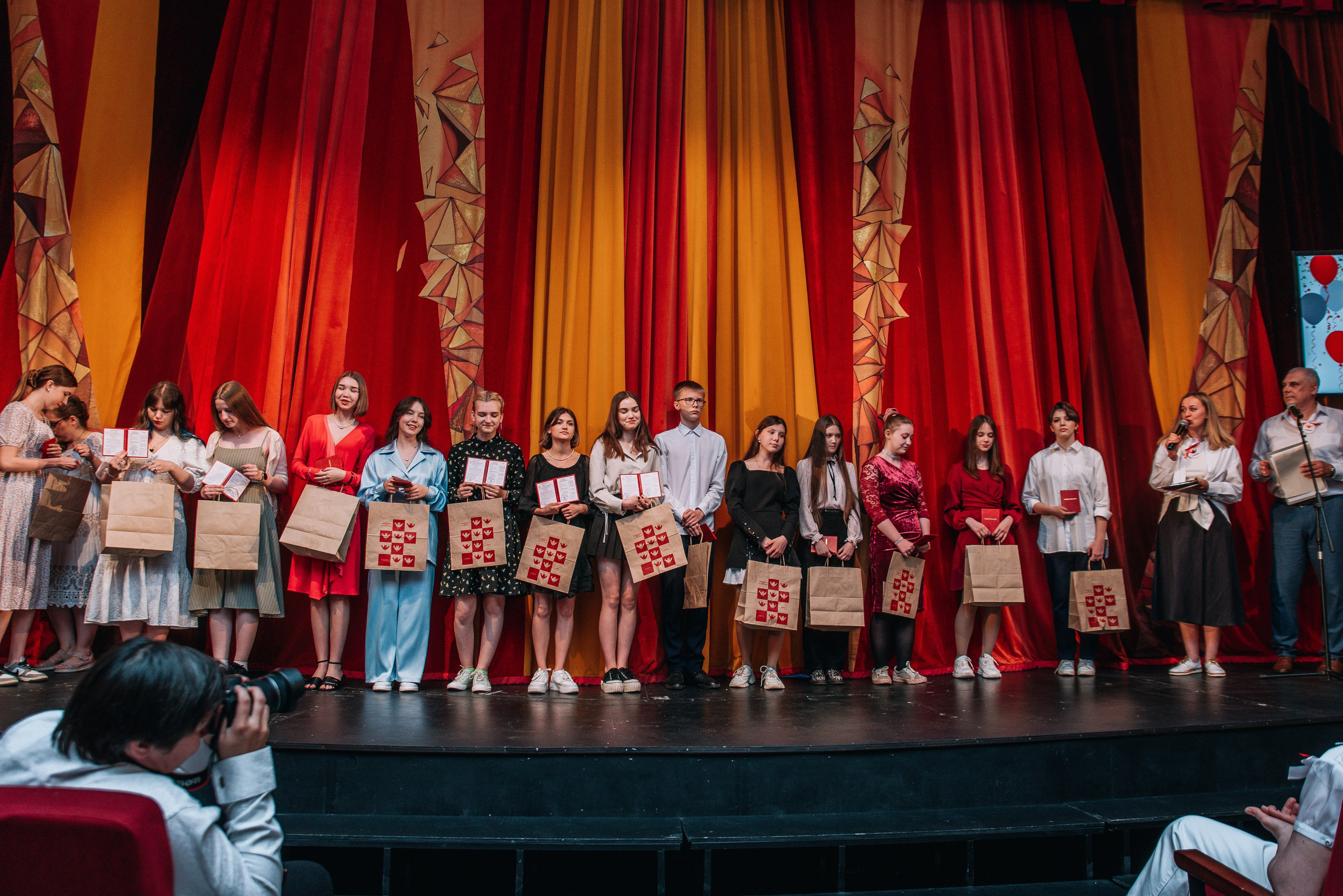 Выпускной в художественной школе. Главная