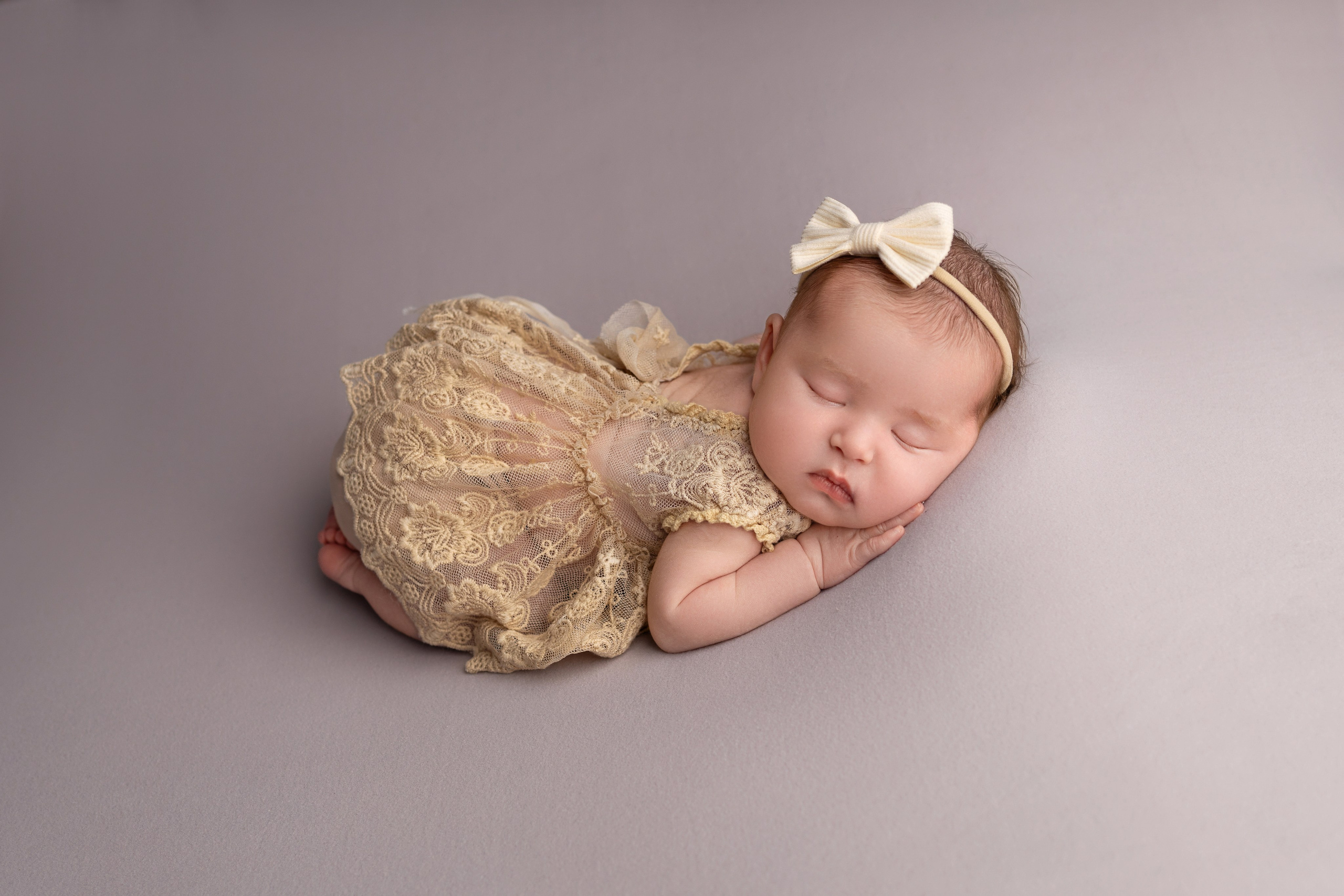 Классическая фотосессия малыша. Фотограф новорожденных малышей в Омске и Омской области Эльвира Камаева