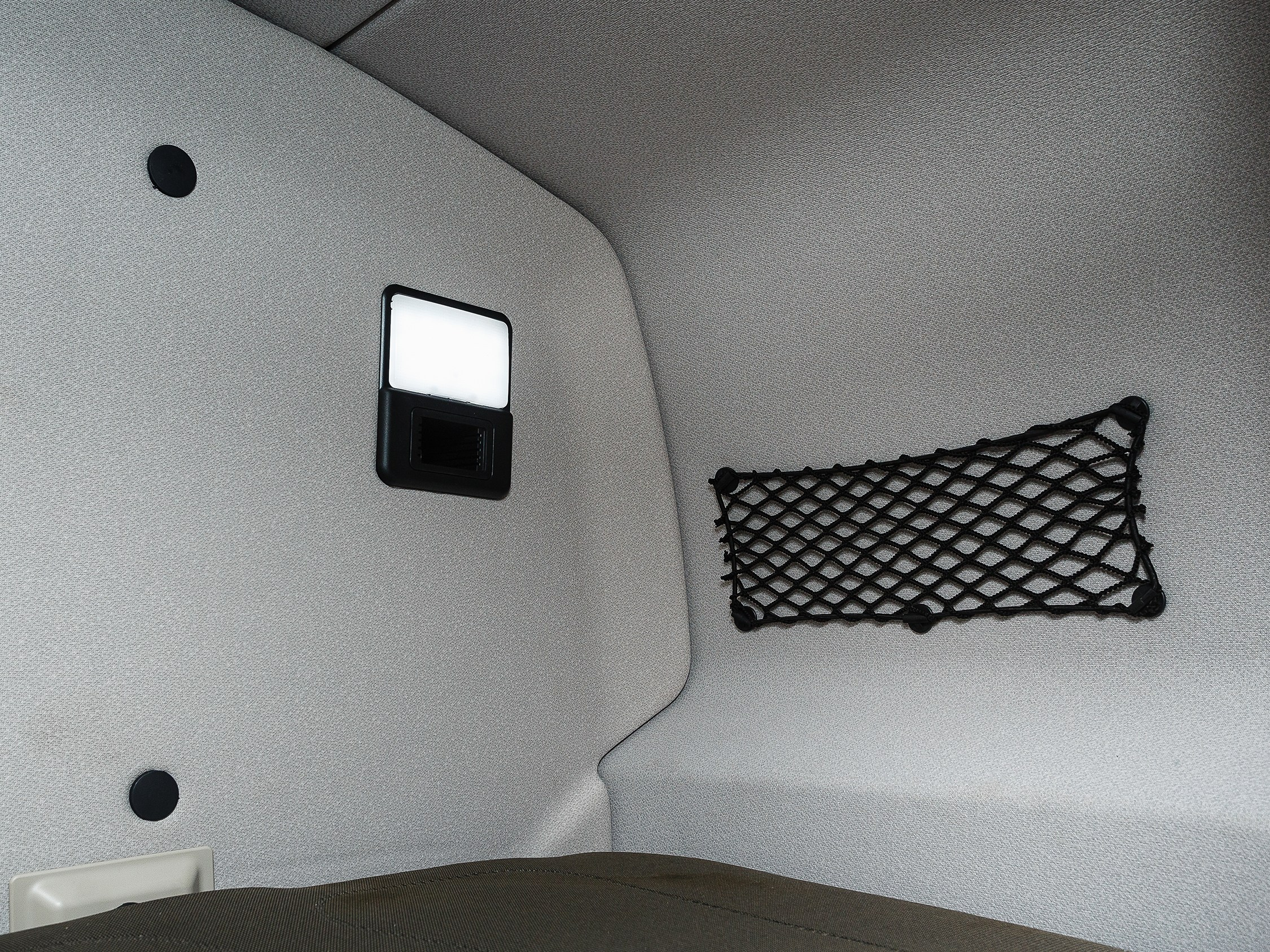 Профессиональная съёмка легковых автомобилей и большегрузов для продажи и контента. Выездная фотосессия спецтехники в Санкт-Петербурге. Репортажный фотограф Сергей Пушкин в СПб. Промышленная фотосъёмка авто. Фотограф для дилеров и производителей. 