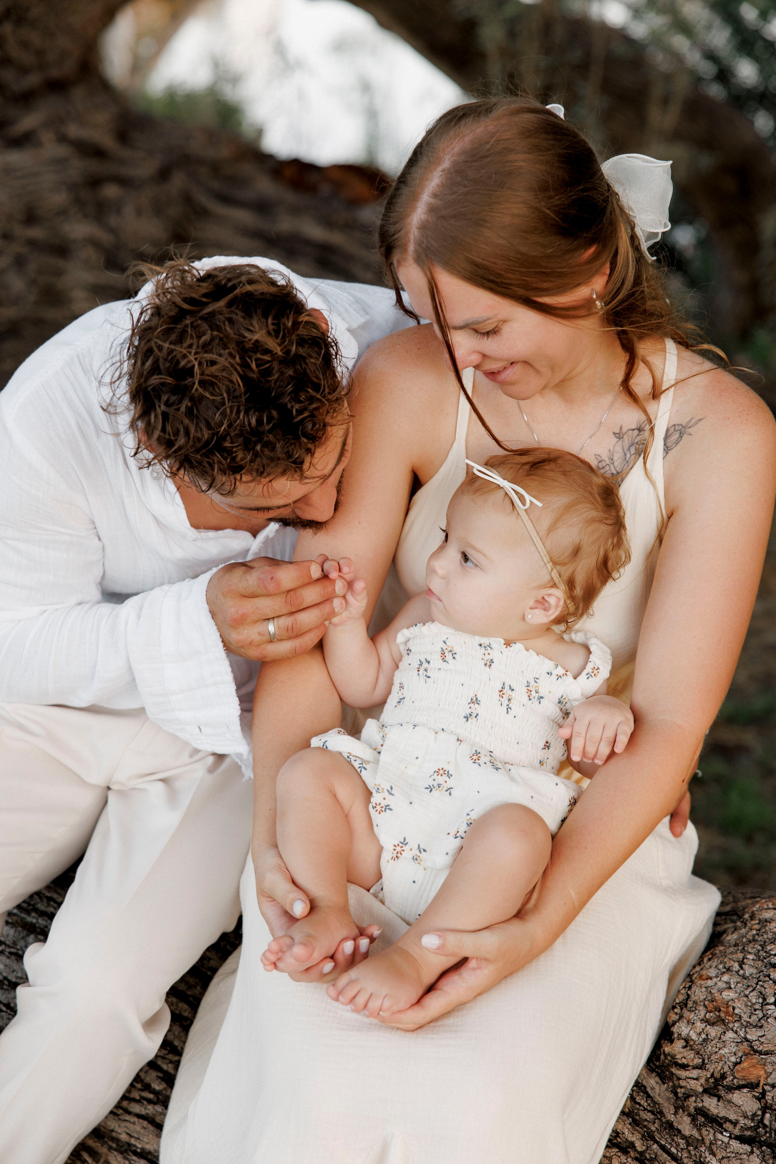 Family photoshoot inside the park. Главная