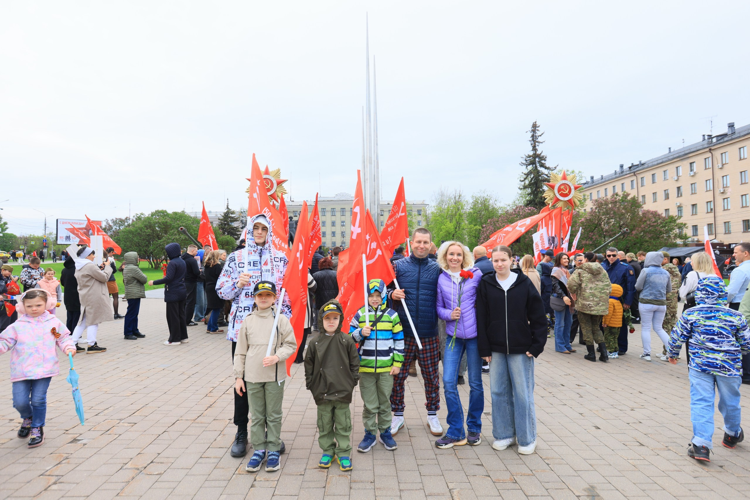 9 мая 2026 Хаммер клуб в День Победы в Туле (У мемориала «Защитникам неба Отечества», музея оружия, «Три штыка». Фотограф в Туле Крупский АнДРей. Фотостудия «КАДР71» в Туле