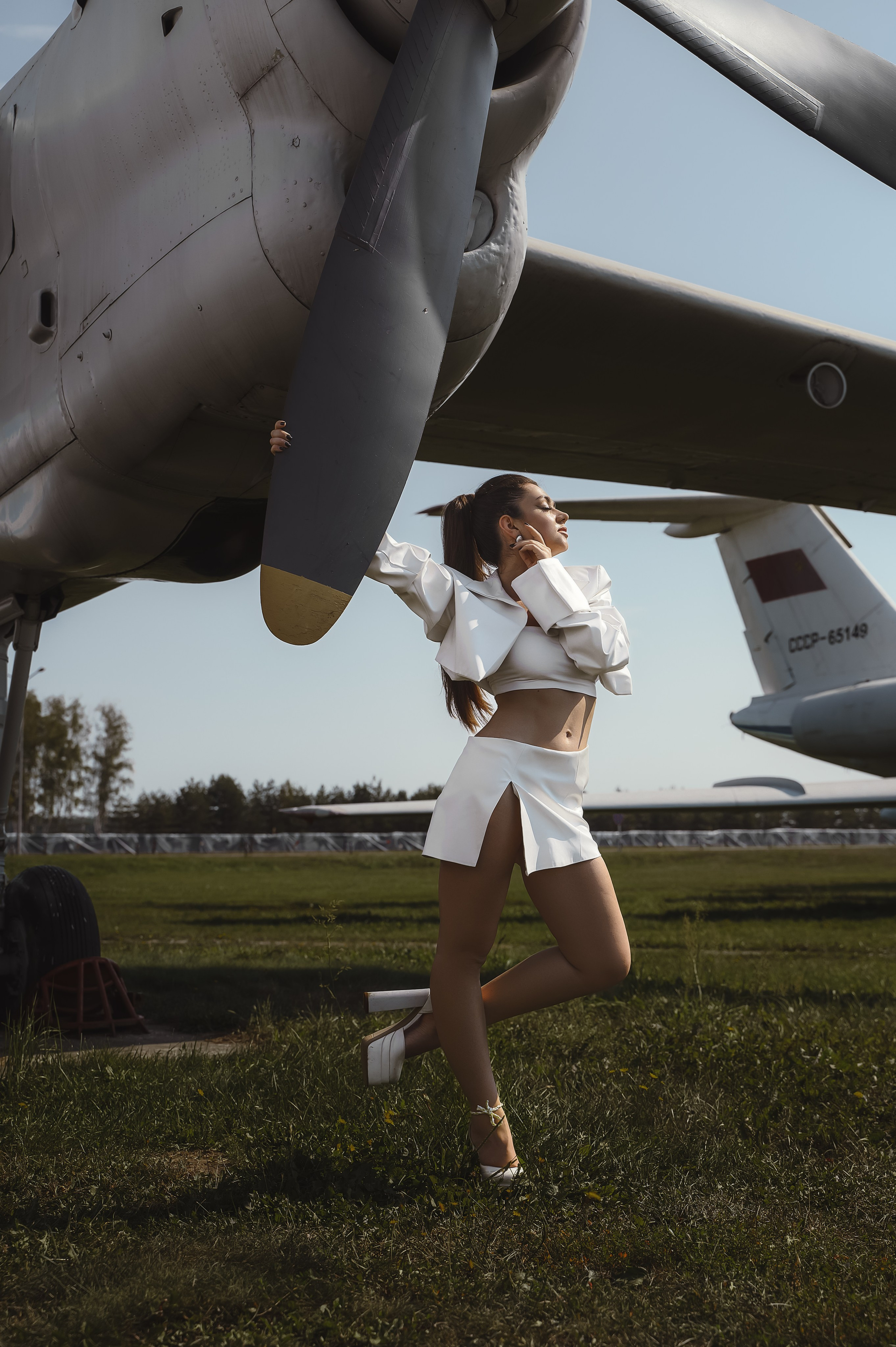 индивидуальная фотосессия, фотограф Минск, фотосессия с самолетом, фотограф Беларусь, фотосессия в аэропорту, съемка с самолетом, экспресс фотоессия, стилизация съемки, фотограф Ольга Шаповалова, пакеты для съемки, индивидуальная съемка, портрет, женский портрет 