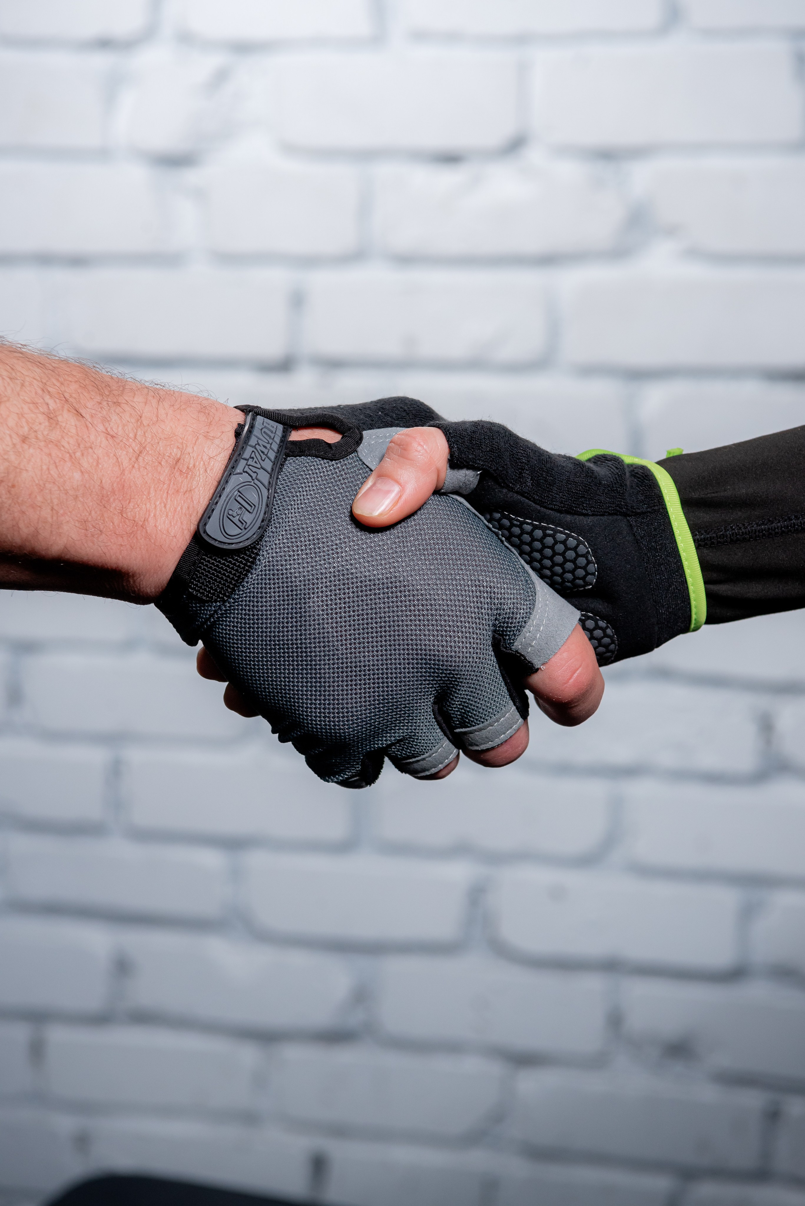 Перчатки для занятий спортом. Фотограф в Волгограде и Волжском Александр Горбань