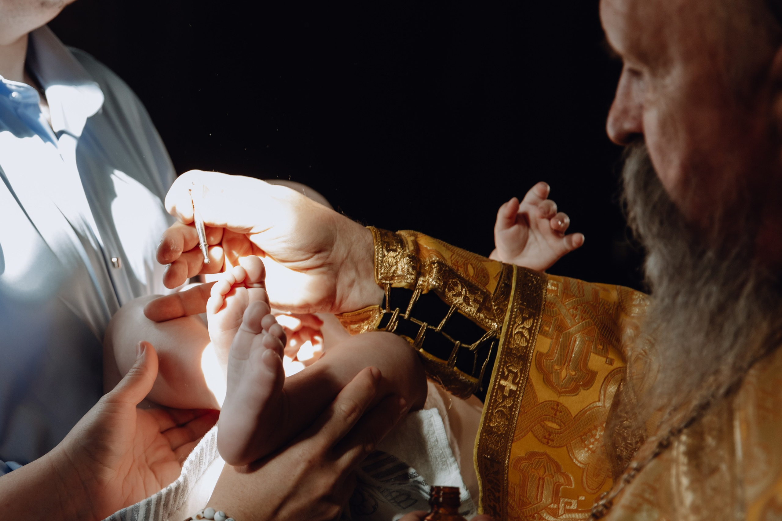 Таинство крещения в Холках. Фотограф Максим Никонов