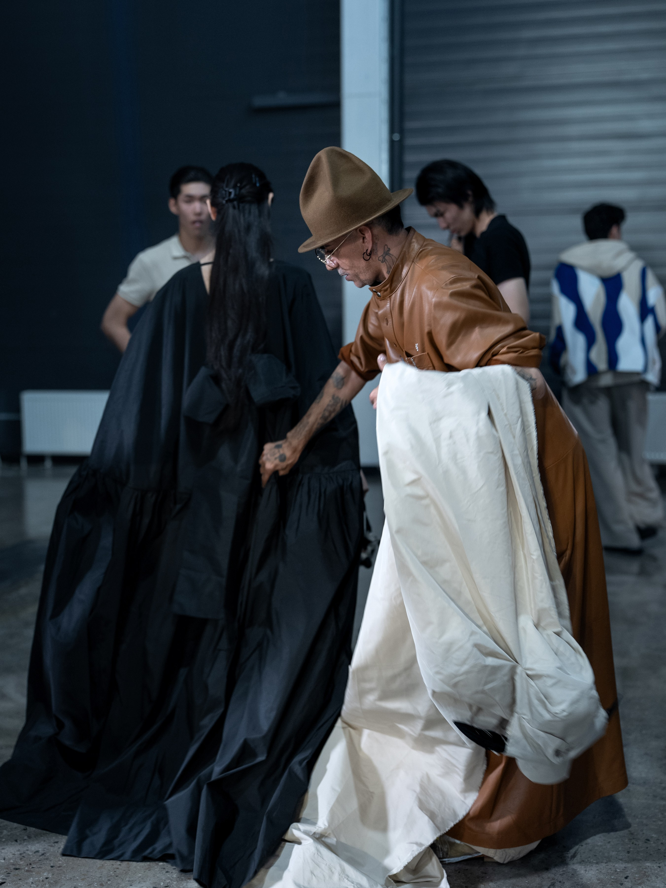 Visa Fashion Week Almaty Pre-Fall 2026 April Backstage Day 2. Сайт Алматинского НЮ АРТ, будуар и фэшн фотографа Дениса Карпенко