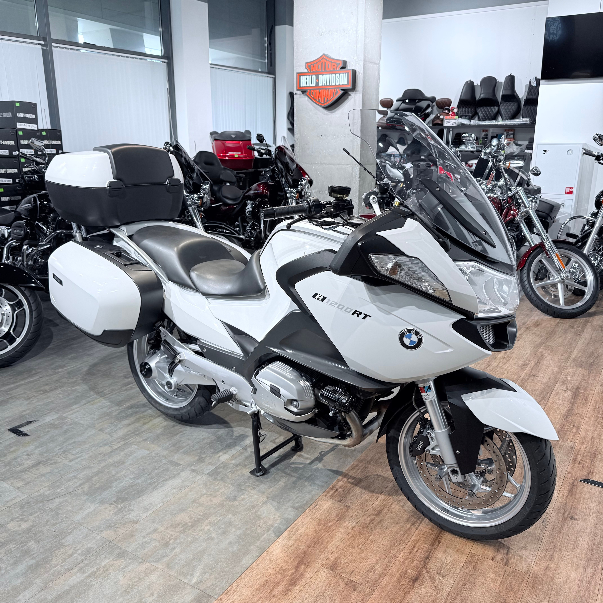 2011 ВМW R1200RТ Alpine White. Hello Davidson, Москва. Только хорошие мотоциклы…