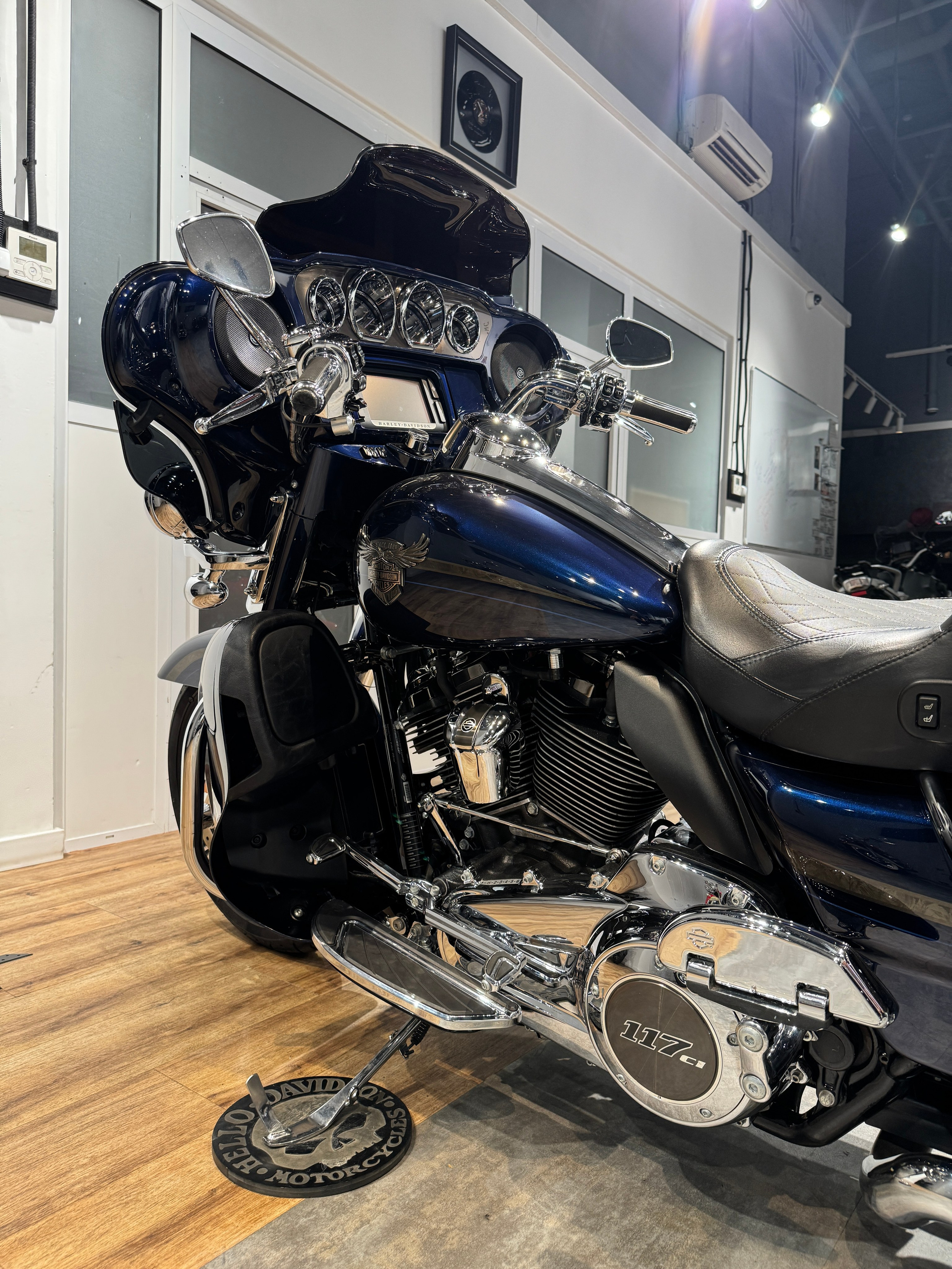 Мотоциклы Harley-Davidson 2018 HD CVO Ultra Limited 115 (Touring)  — купить мотоцикл. Hello Davidson, Москва. Только хорошие мотоциклы…