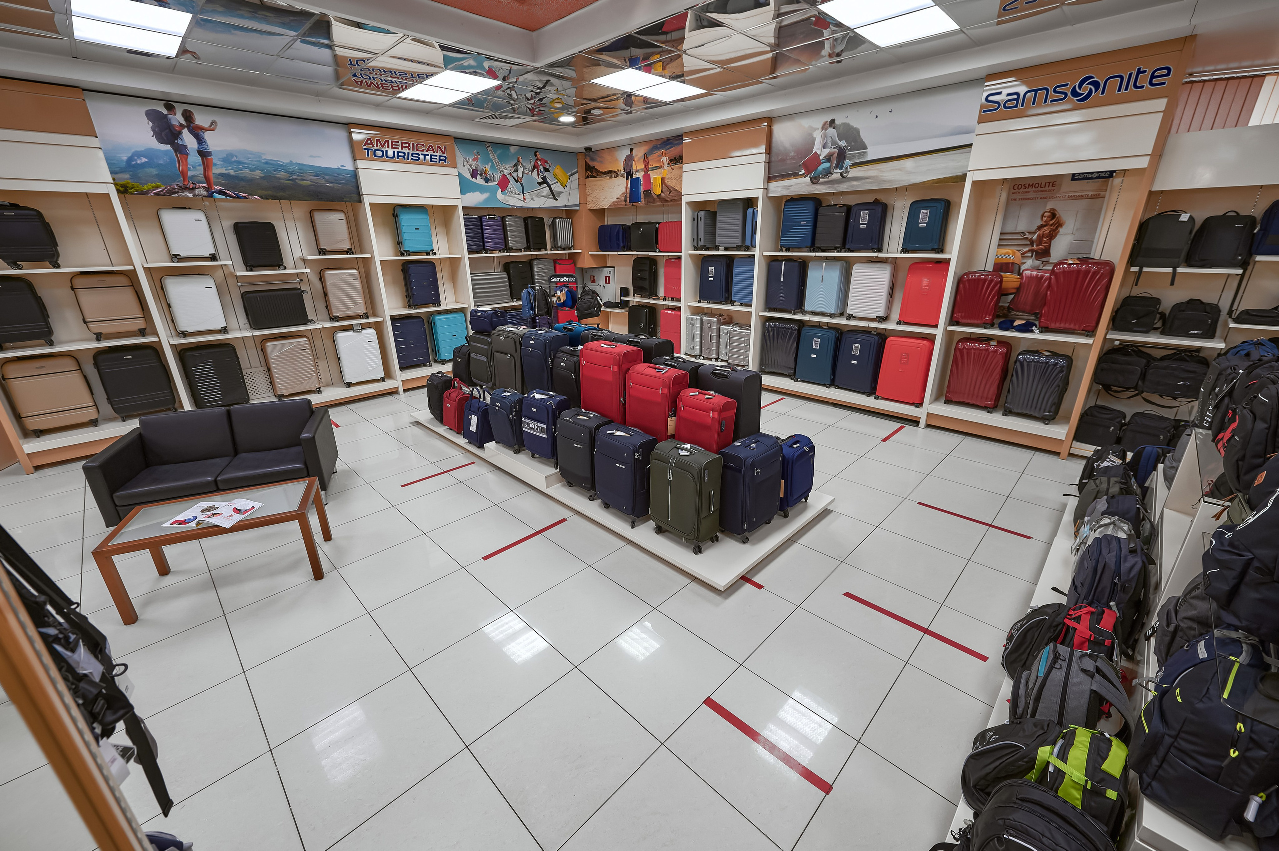 Портфолио по интерьерной и экстерьерной фотосъёмки: Мир Сумок — Правый берег. Фотограф Яковлев Роман — Красноярск