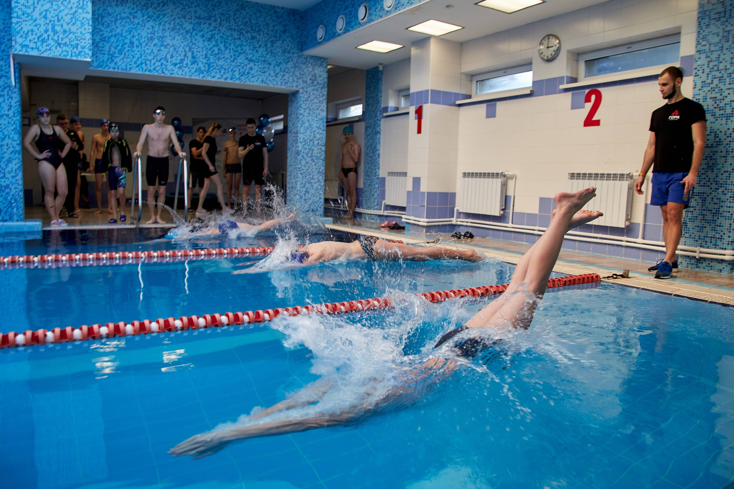 Соревнования по плаванию. Фотосессия в бассейне. спортивный фотограф