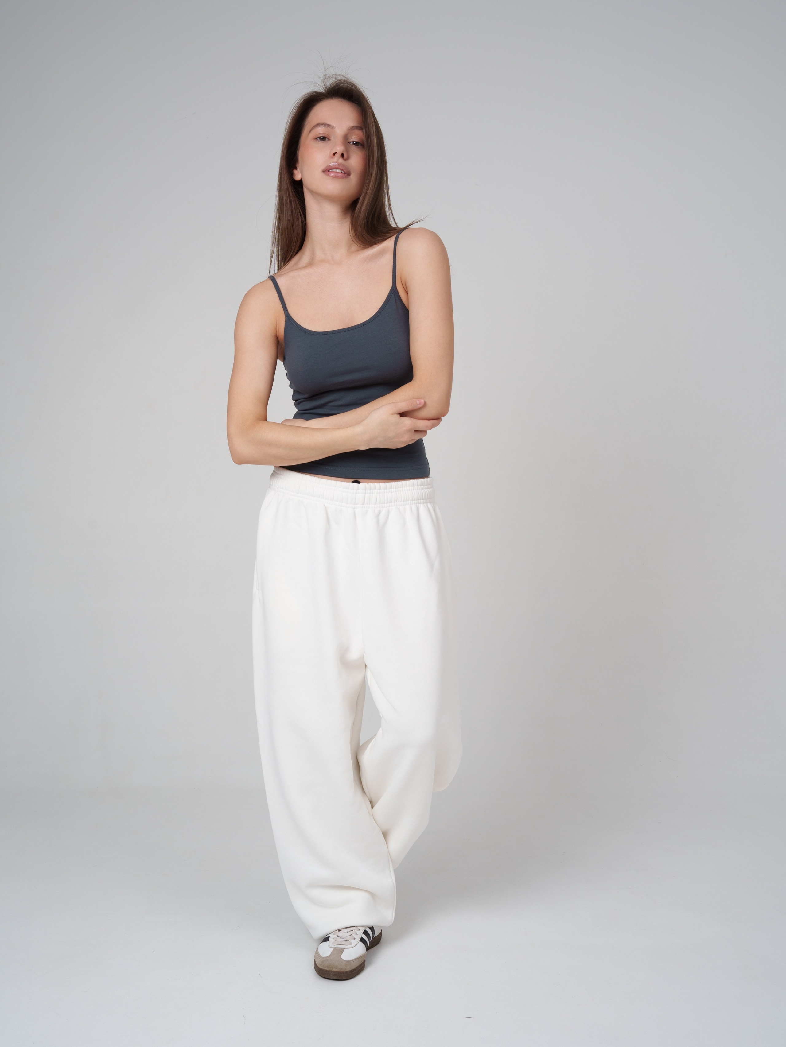 Топы на сером фоне. Иван Упоров — фотограф, рилсмейкер чебоксары