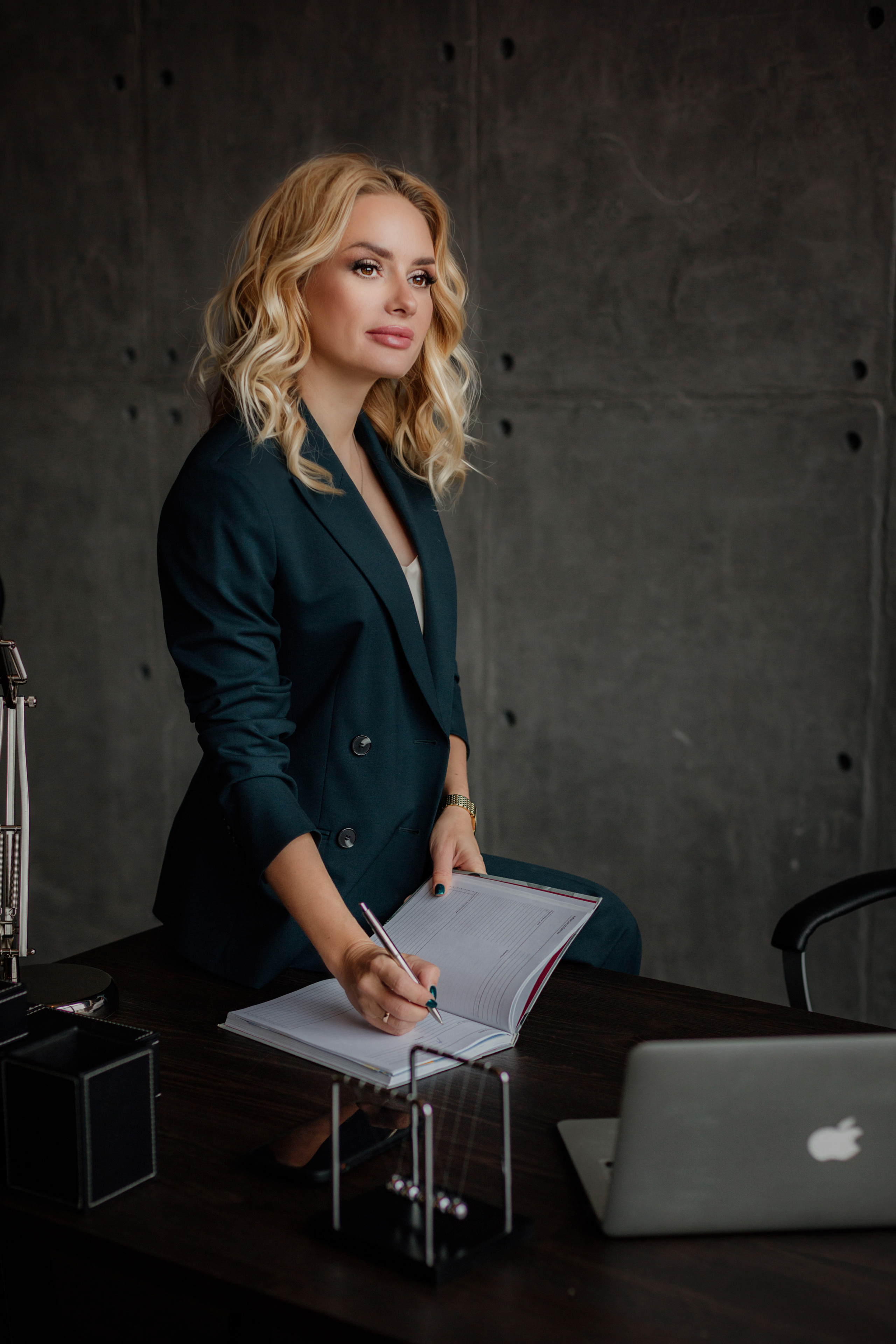 Деловая фотосессия для владелицы детского центра. Деловая и Бизнес съемка в  Москве Инесса Грушко