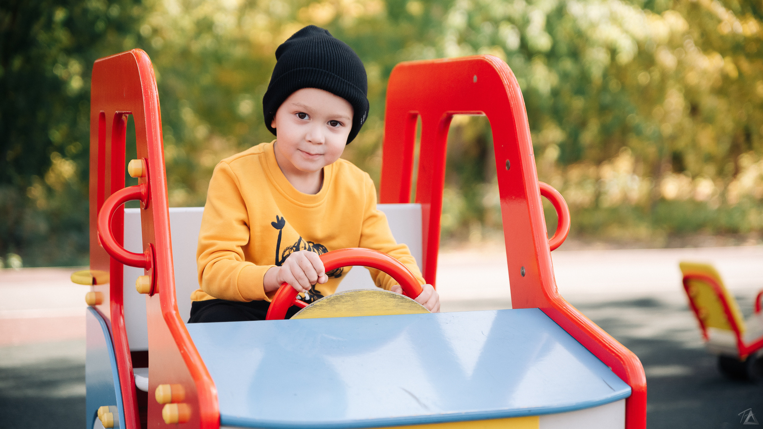 Ренат, Любовь, Демид и (его незаметно, но он есть🤔) Марк. Производство фото и видео