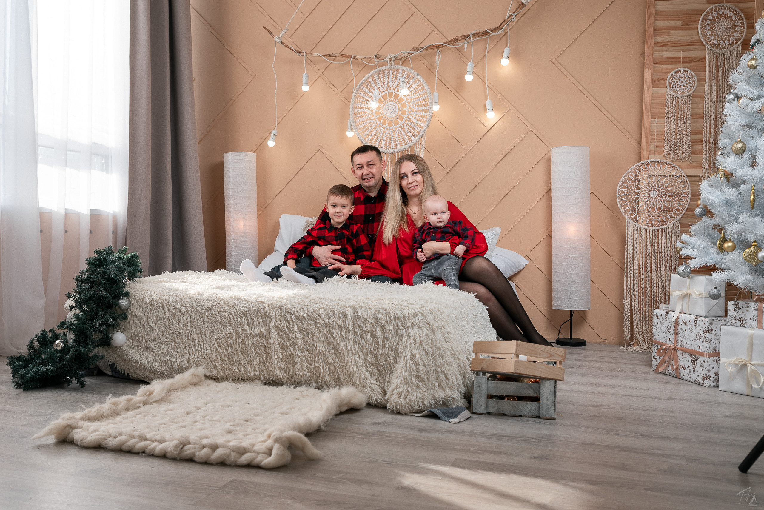 Ренат, Любовь, Демид и Марк👨‍👩‍👧‍👦🎄🎁🎉. Производство фото и видео