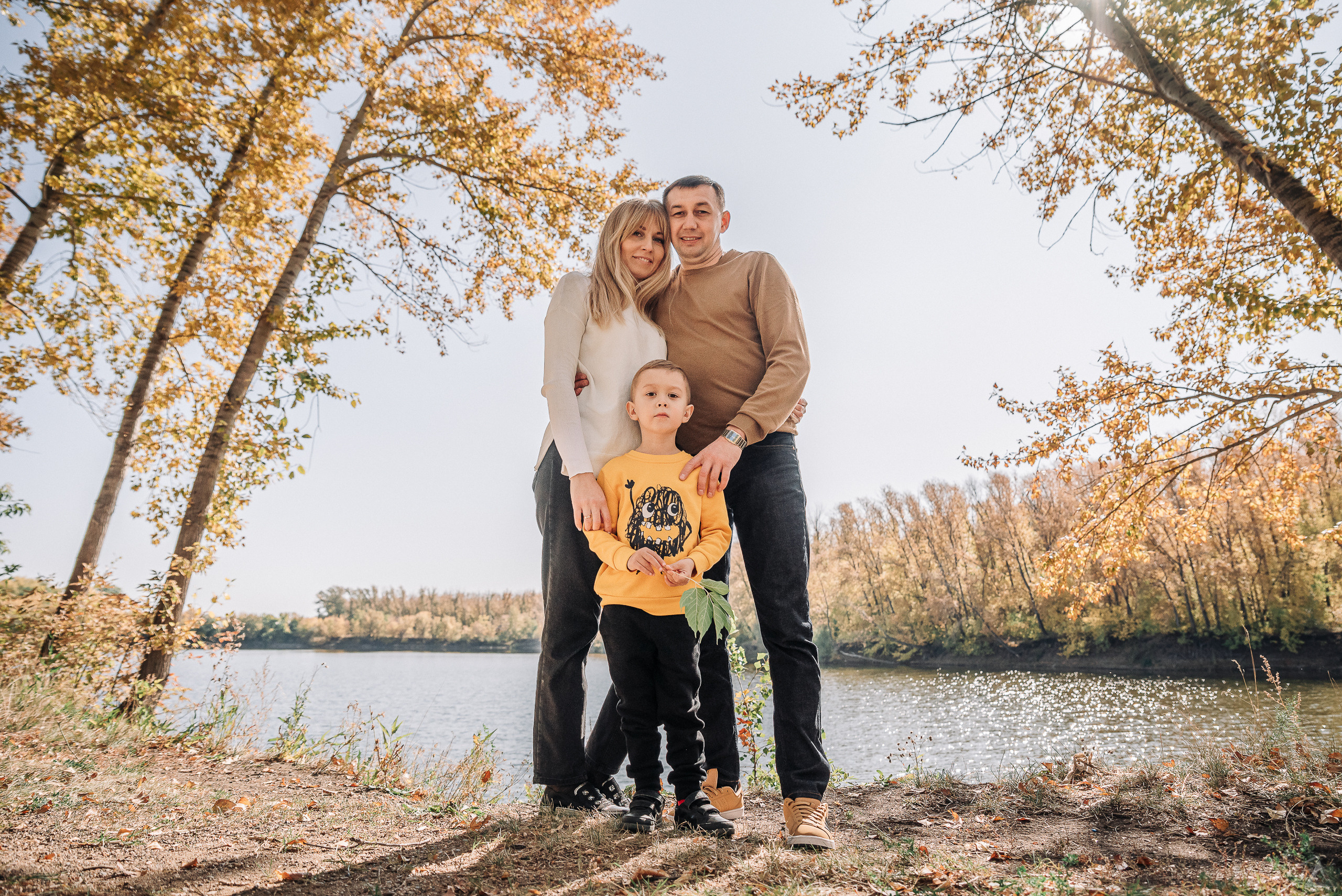 Ренат, Любовь, Демид и (его незаметно, но он есть🤔) Марк. Производство фото и видео