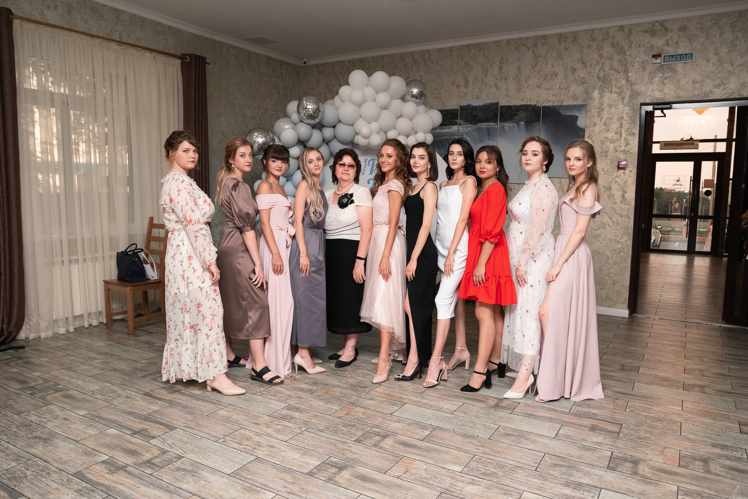 Гимназия. Выпускной 2021. Производство фото и видео