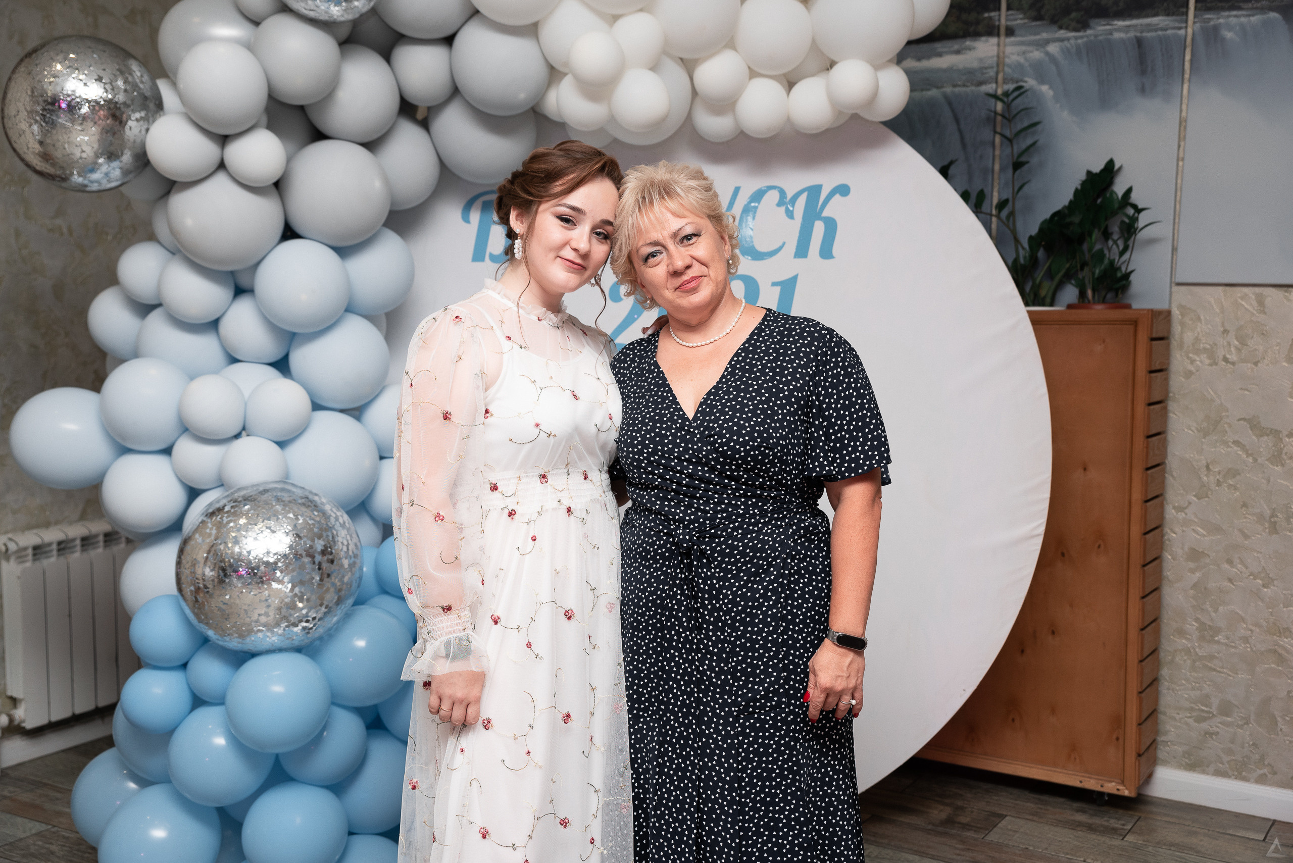 Гимназия. Выпускной 2021. Производство фото и видео