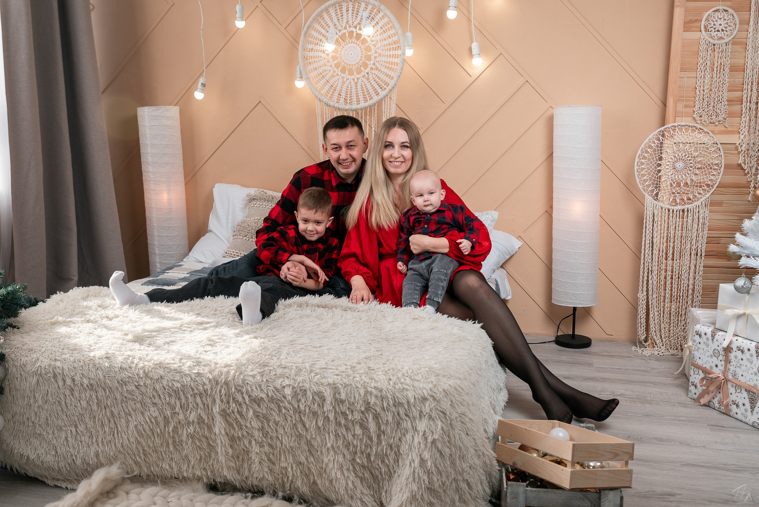 Ренат, Любовь, Демид и Марк👨‍👩‍👧‍👦🎄🎁🎉. Производство фото и видео