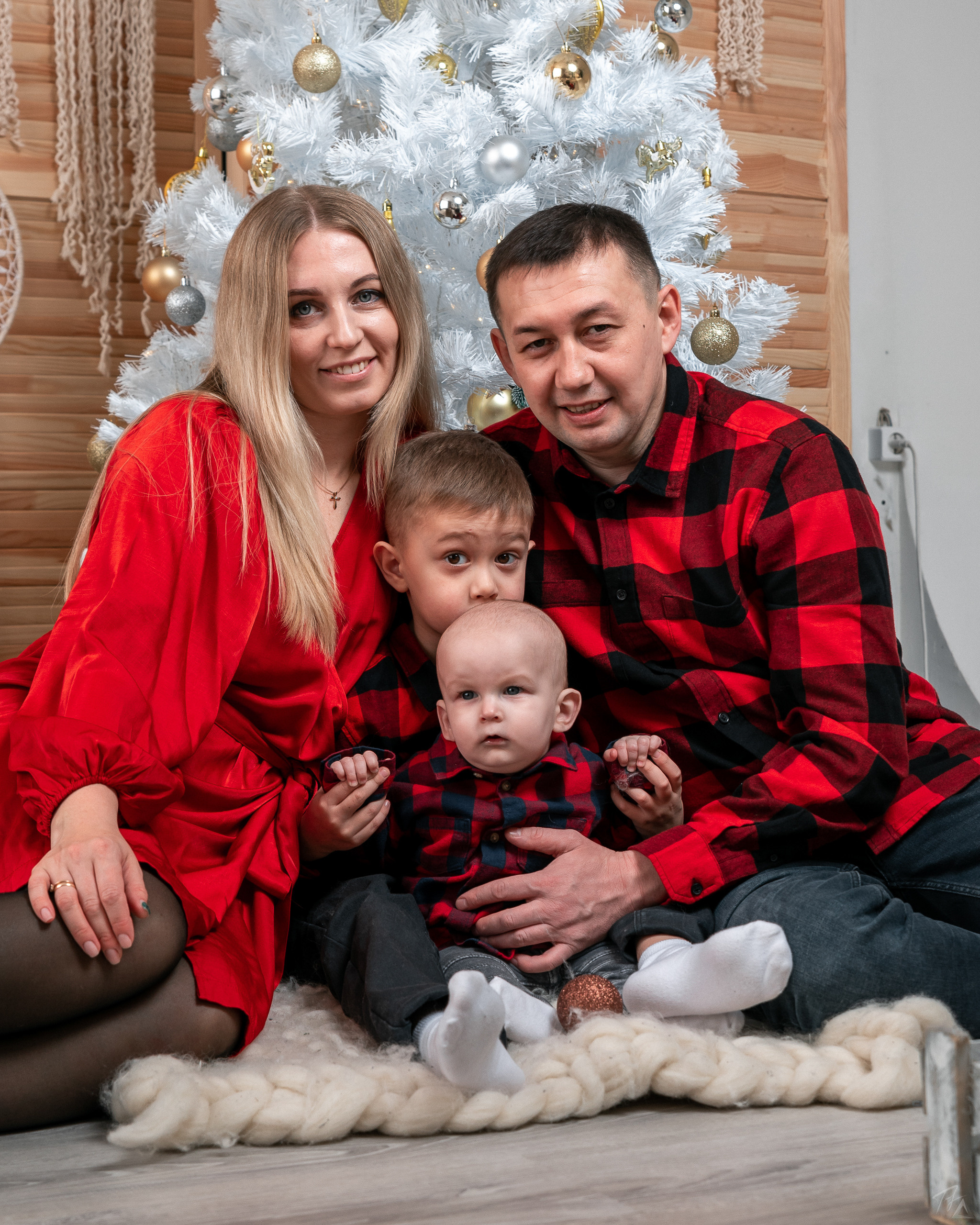 Ренат, Любовь, Демид и Марк👨‍👩‍👧‍👦🎄🎁🎉. Производство фото и видео