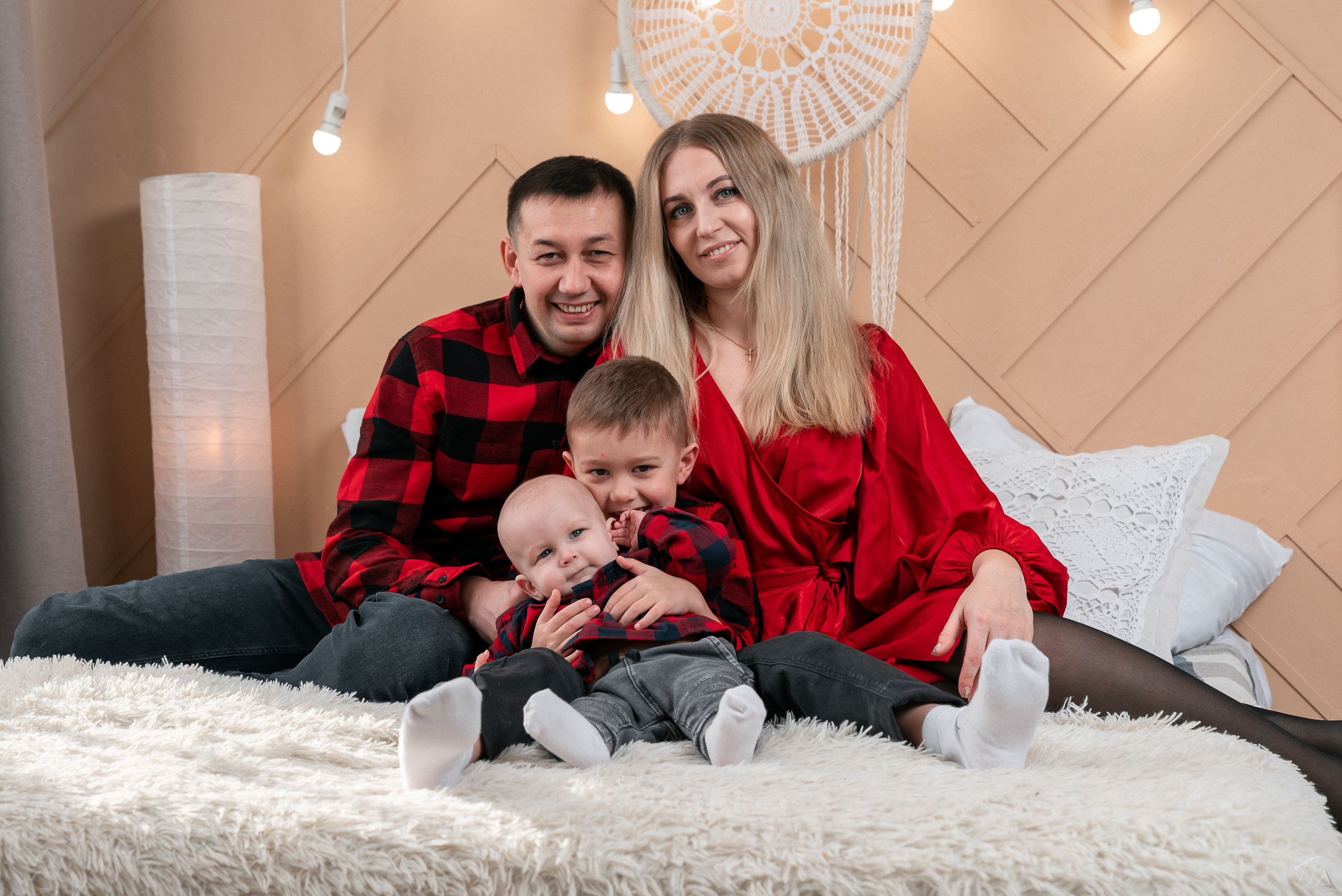 Ренат, Любовь, Демид и Марк👨‍👩‍👧‍👦🎄🎁🎉. Производство фото и видео