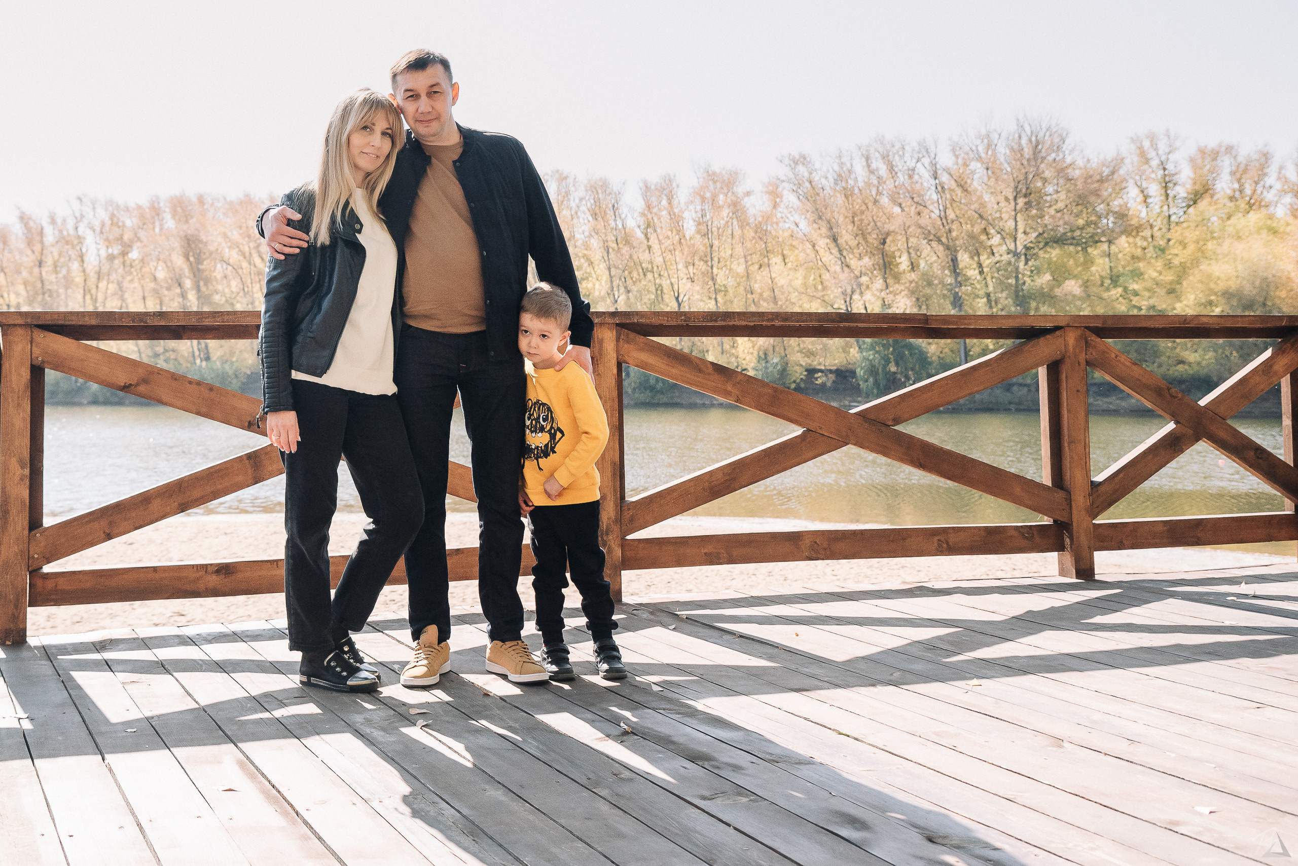 Ренат, Любовь, Демид и (его незаметно, но он есть🤔) Марк. Производство фото и видео