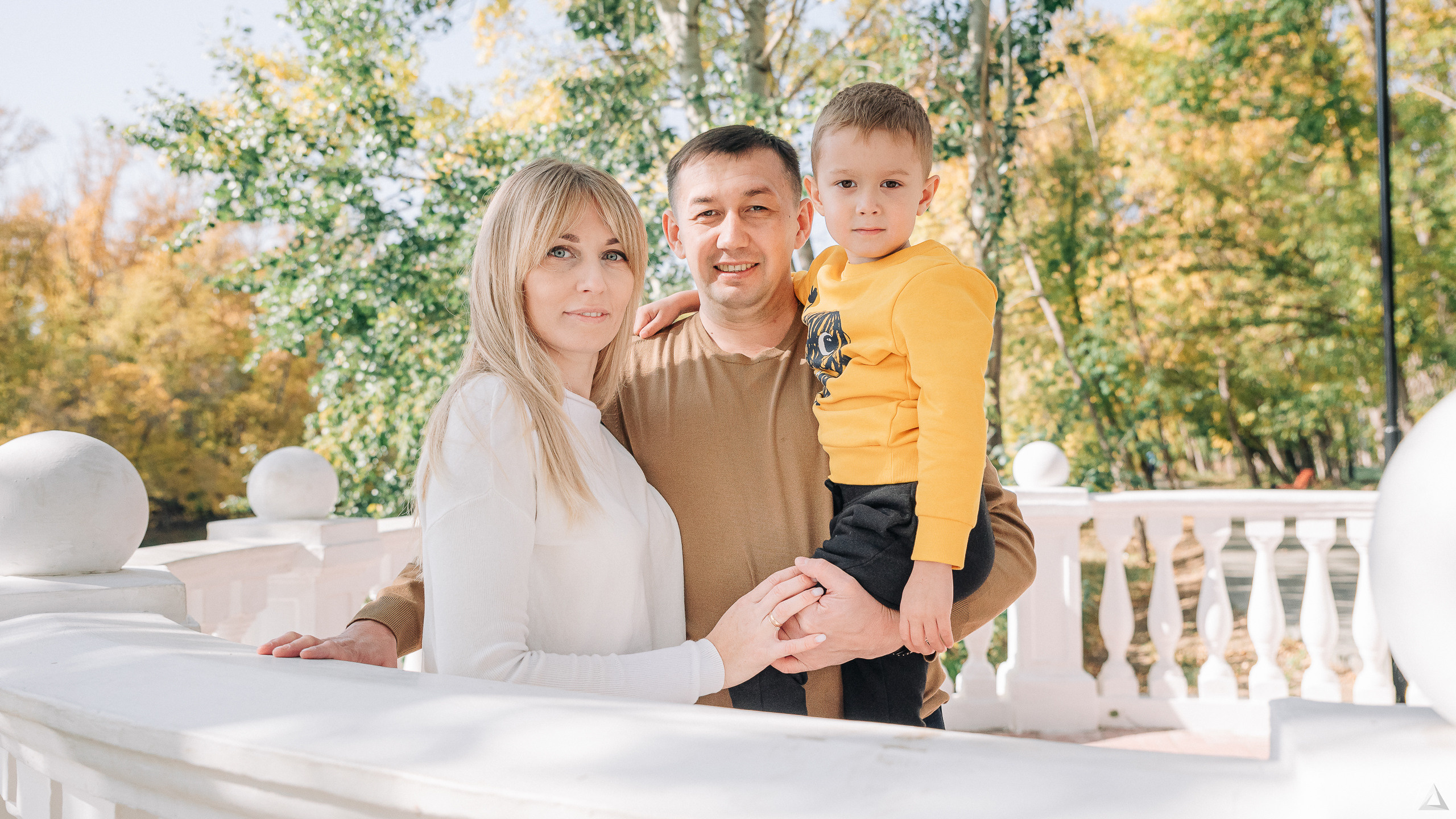 Ренат, Любовь, Демид и (его незаметно, но он есть🤔) Марк. Производство фото и видео