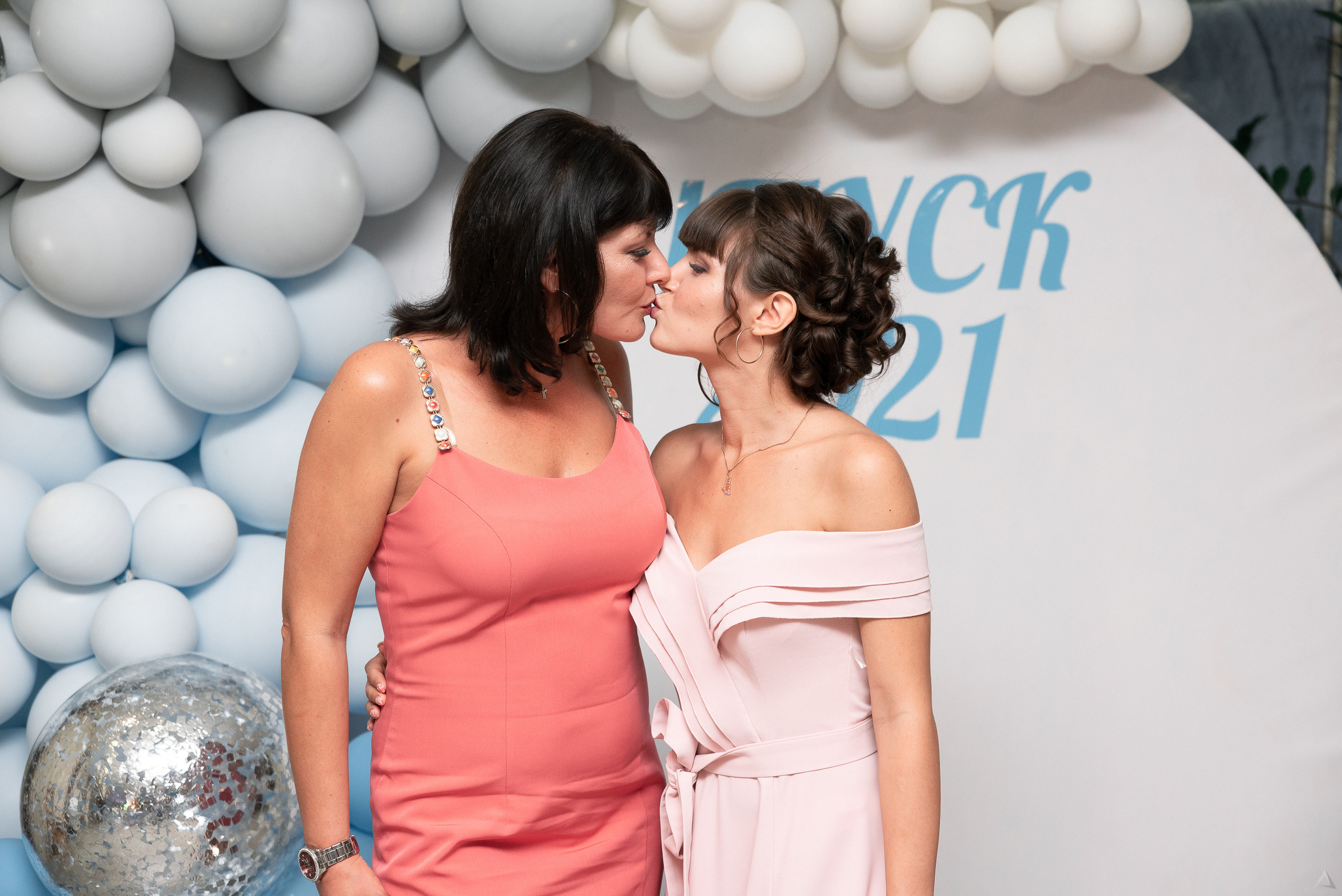 Гимназия. Выпускной 2021. Производство фото и видео