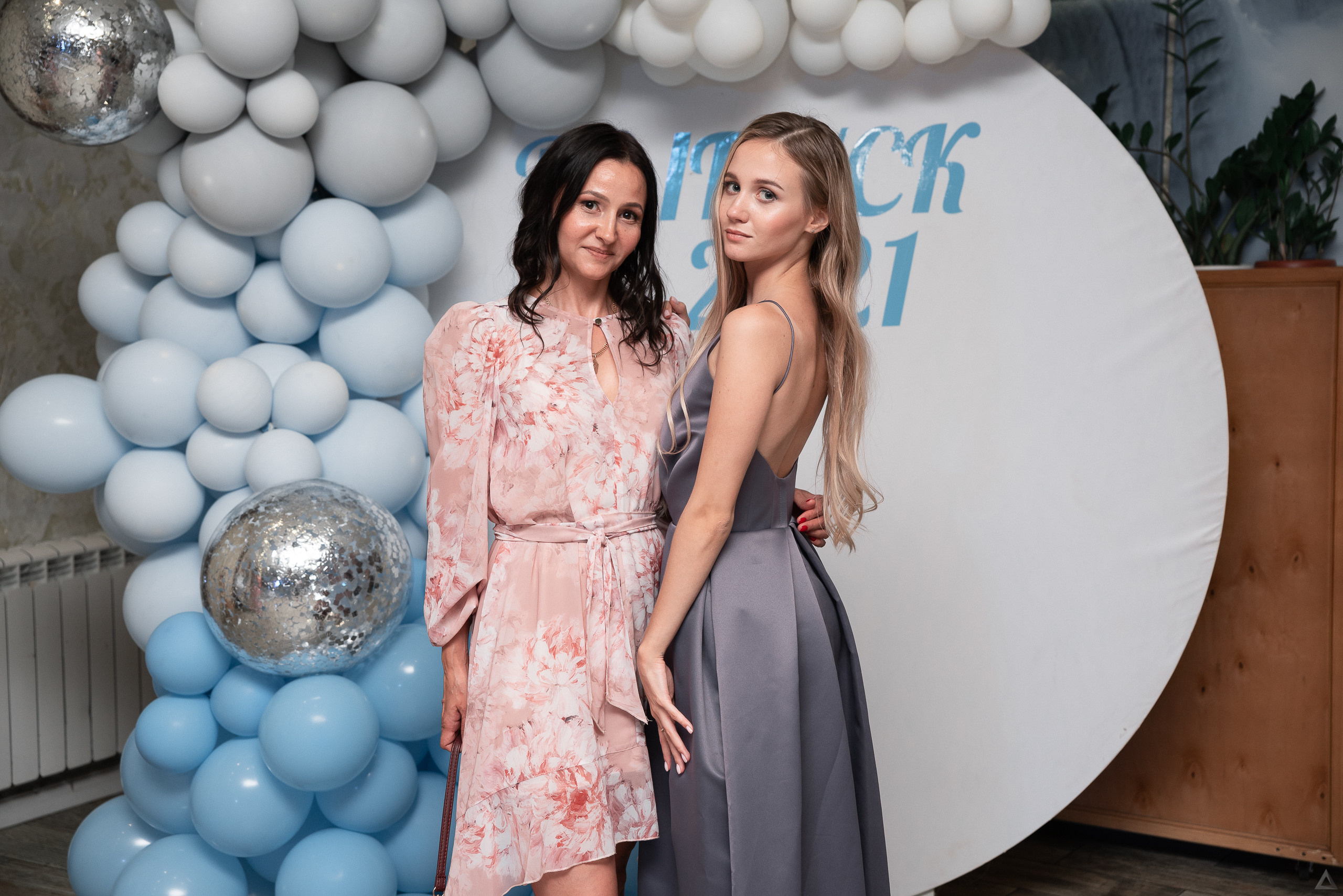 Гимназия. Выпускной 2021. Производство фото и видео