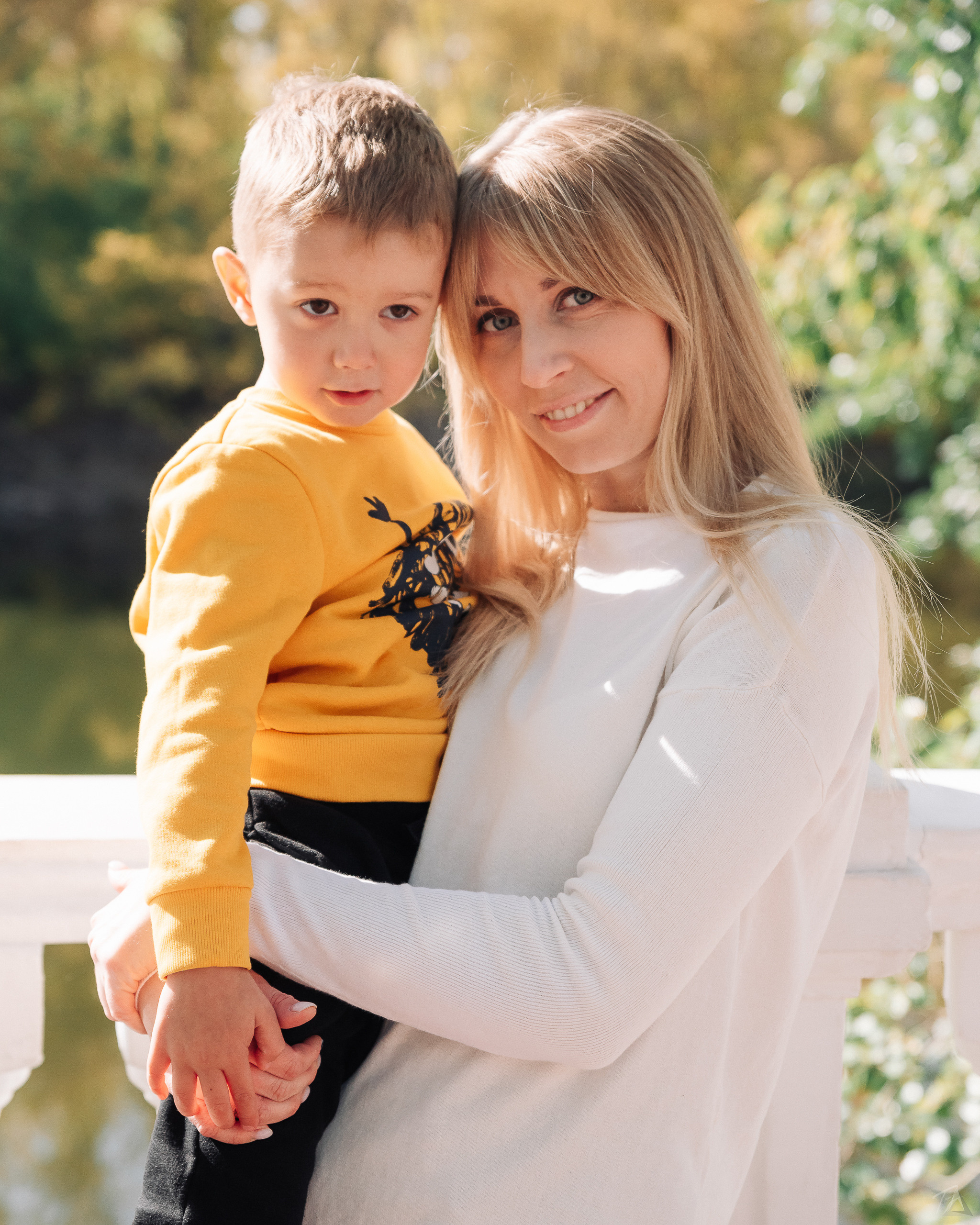 Ренат, Любовь, Демид и (его незаметно, но он есть🤔) Марк. Производство фото и видео