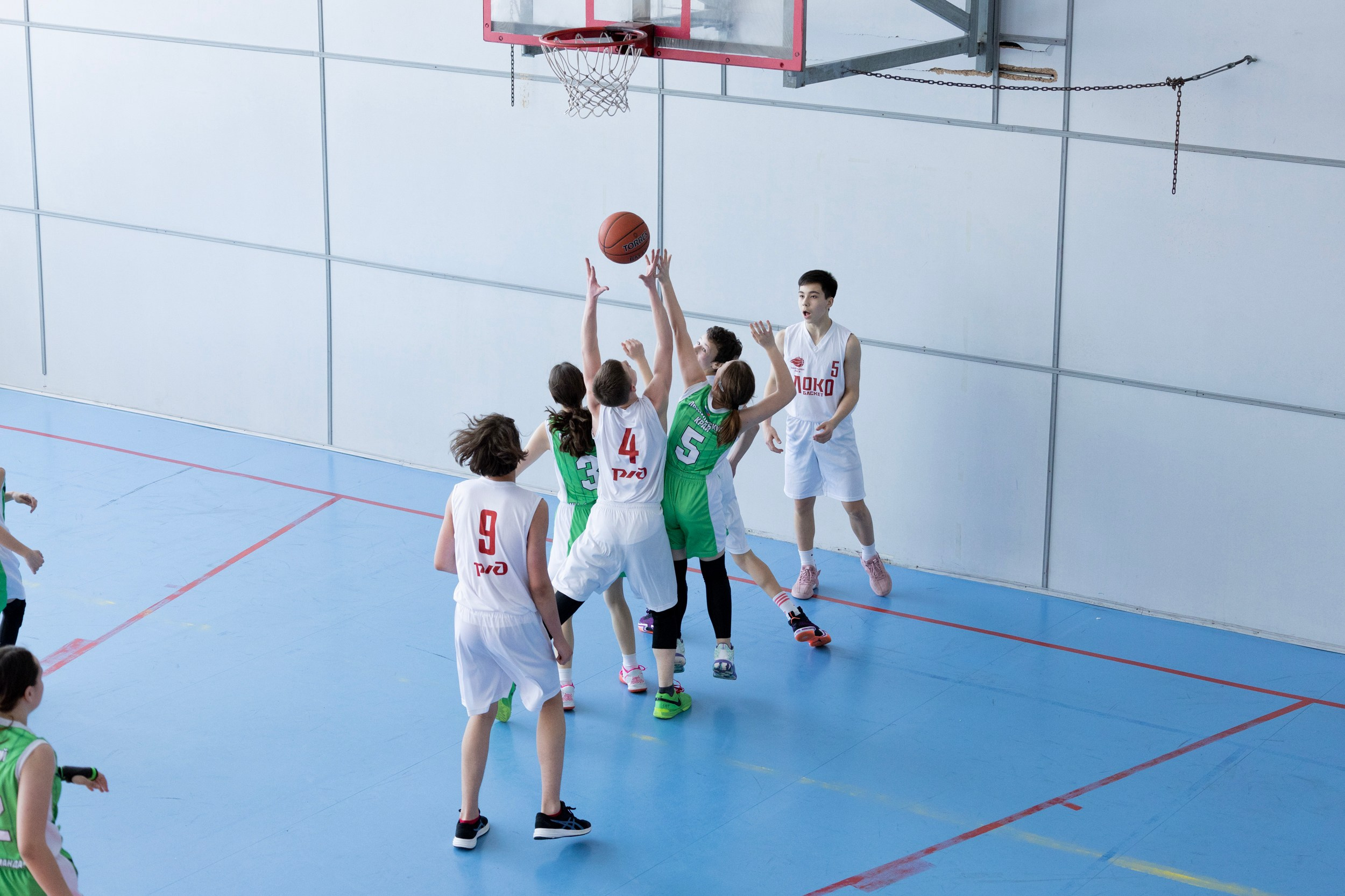 Соревнования по баскетболу среди школьников. Репортажный и портретный фотограф в Владивостоке