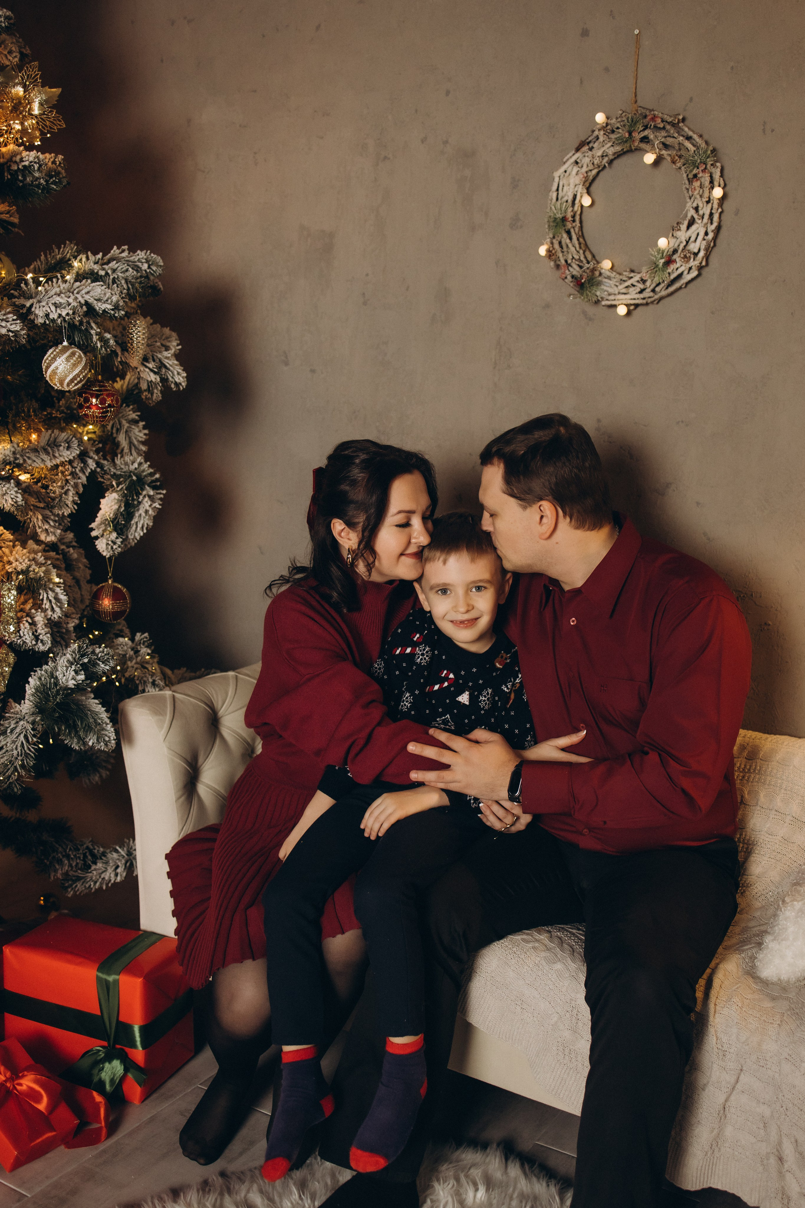 Новогодняя семейная студийная фотосъемка (29.12.2024)г.Обнинск (Калужская обл.)