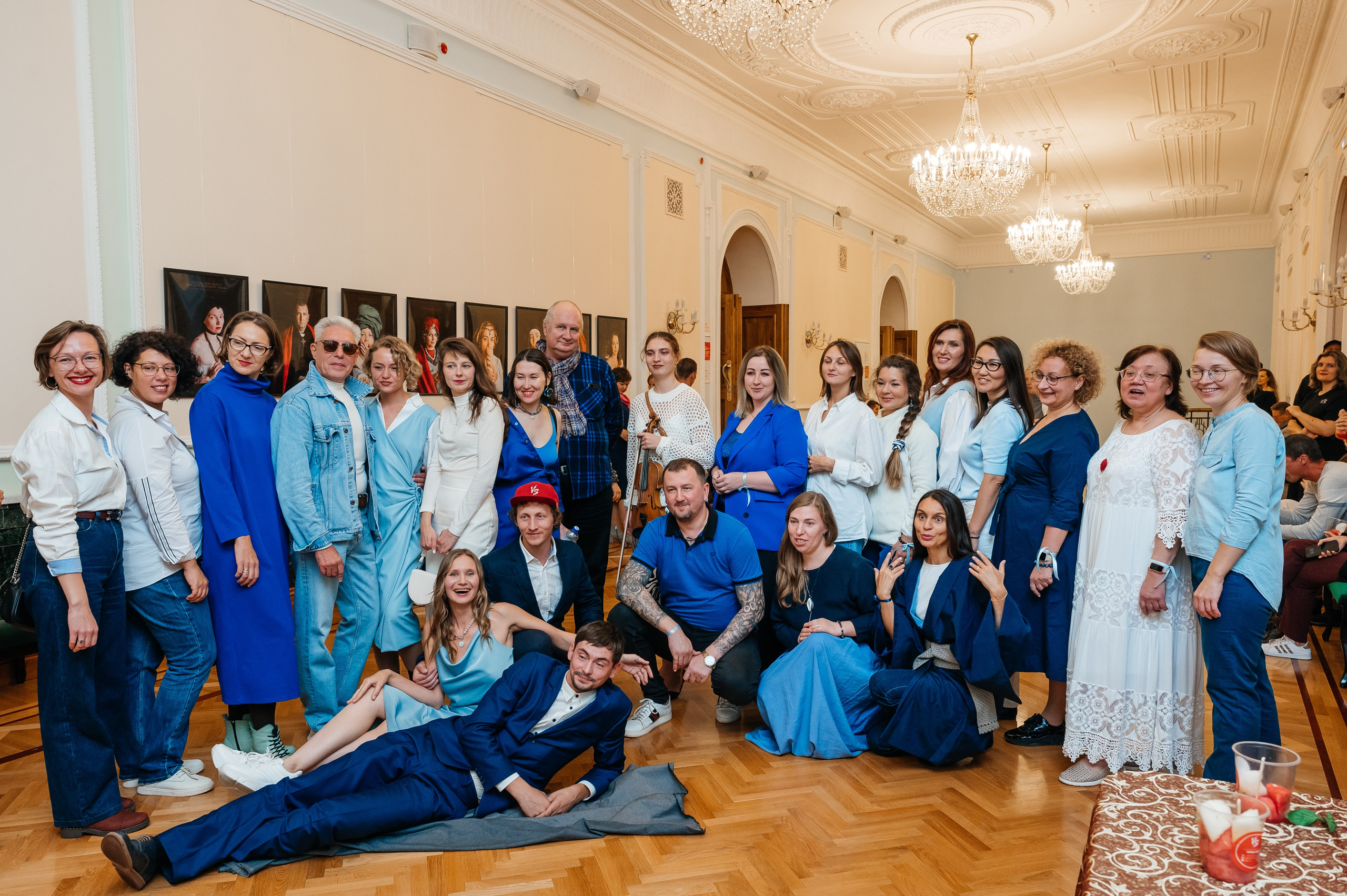 Открытие выставки Кати Васильевой в Молодежном театре. Wedding and family photographer USA