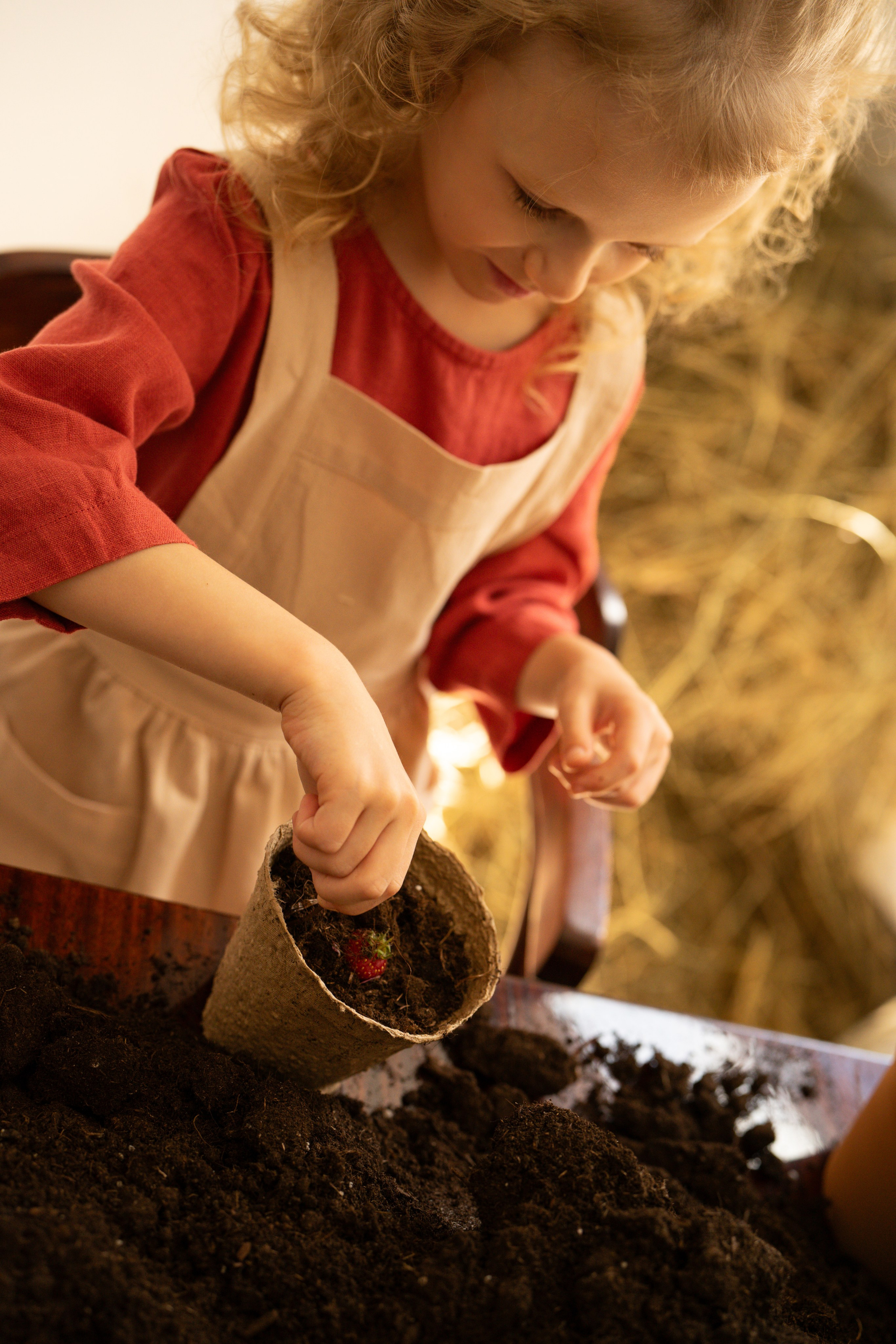 Маленькие садоводы. Ваш фотограф Tetiana Kolos, найду самый удачный ракурс и словлю момент