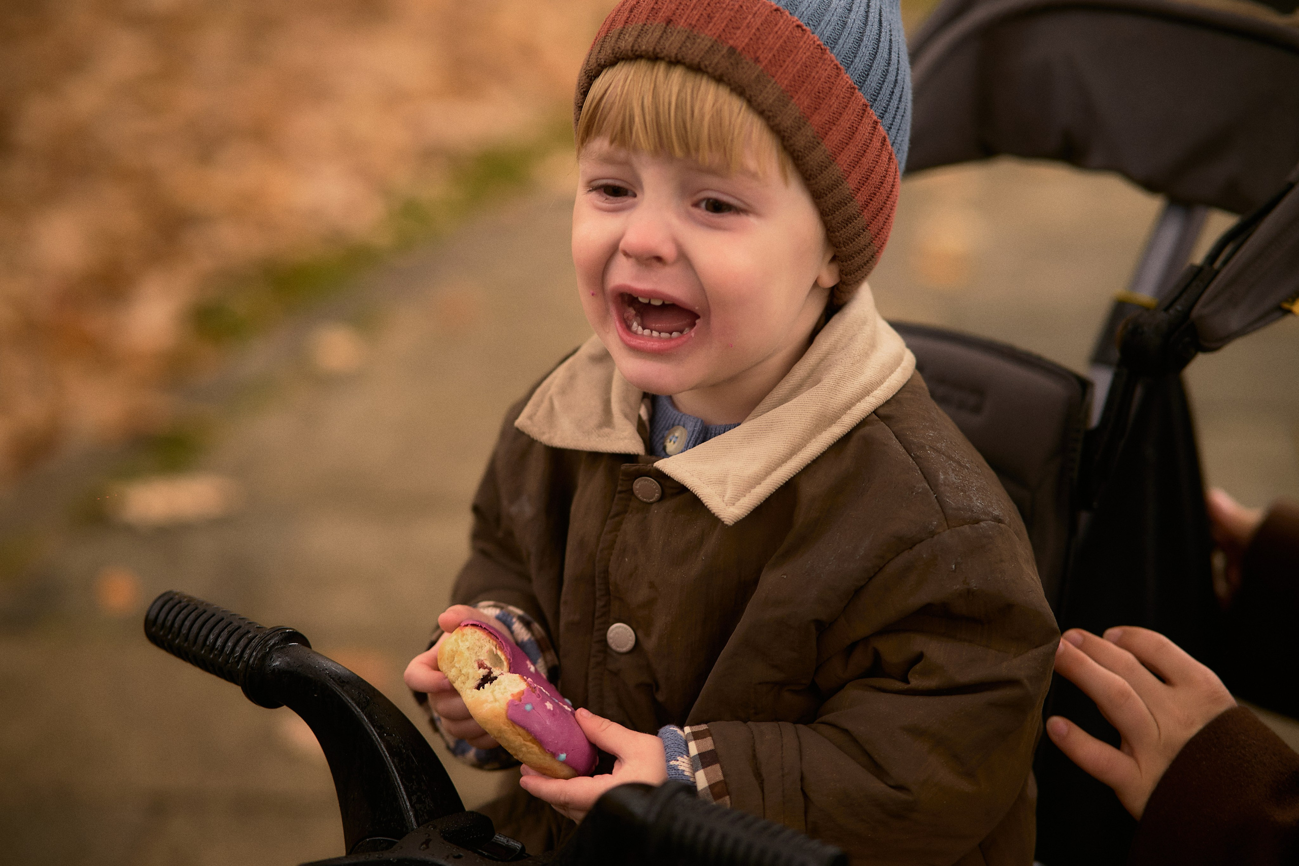 Света и Илюша под дождём. Семейный и свадебный lifestyle-фотограф в Москве Мария Петрова