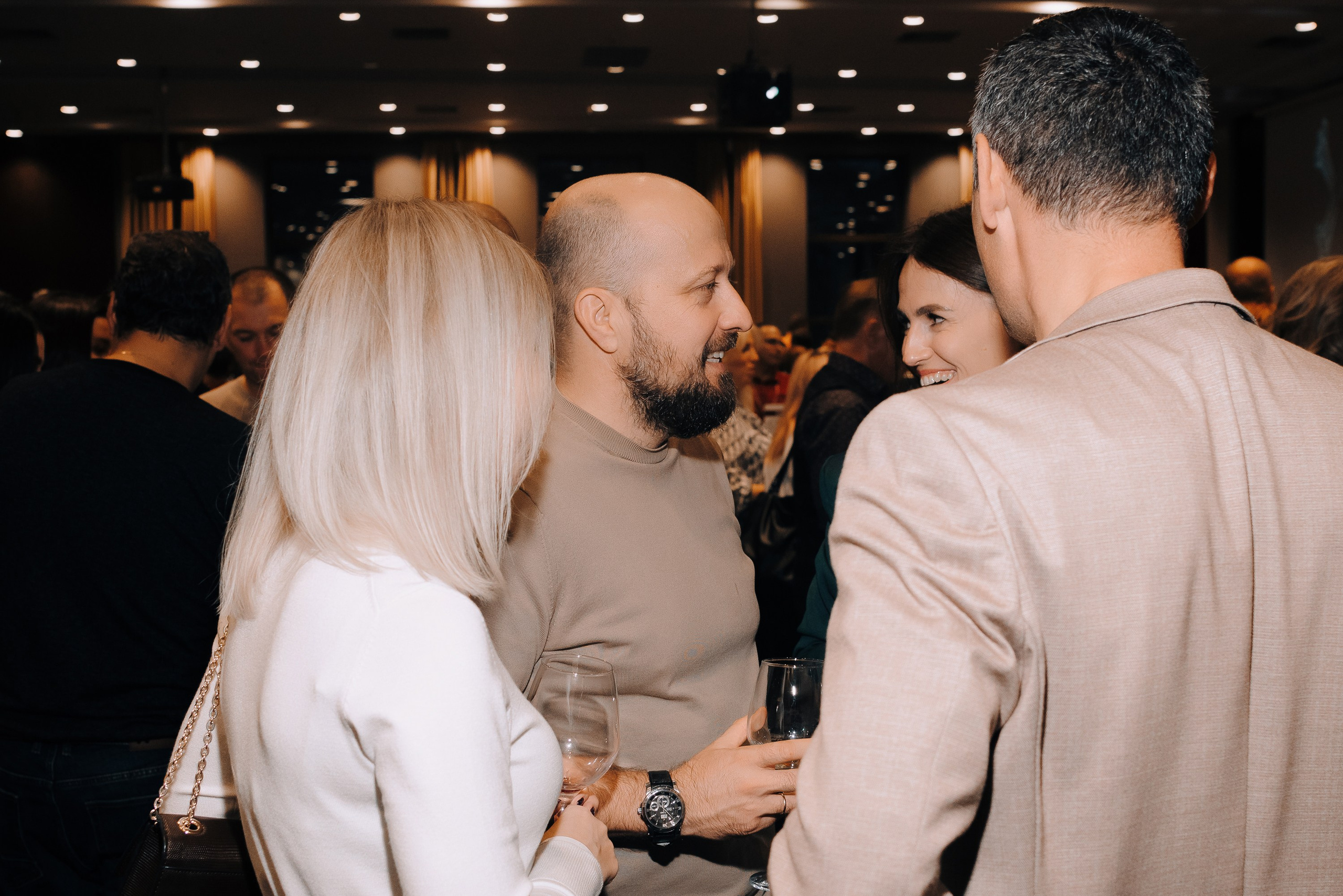 ФЕСТИВАЛЬ ВИНА И КРЕПКИХ НАПИТКОВ МАВТ-ВИНОТЕКА. Репортажный фотограф Зуев Роман г. Челябинск