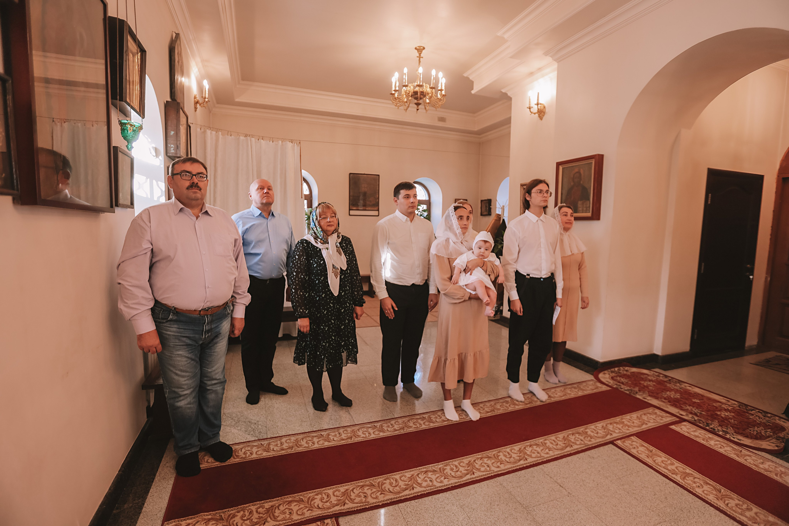 Крещение круглая церковь. Семейный фотограф Тюмень, фотограф на роды Салмина Мария