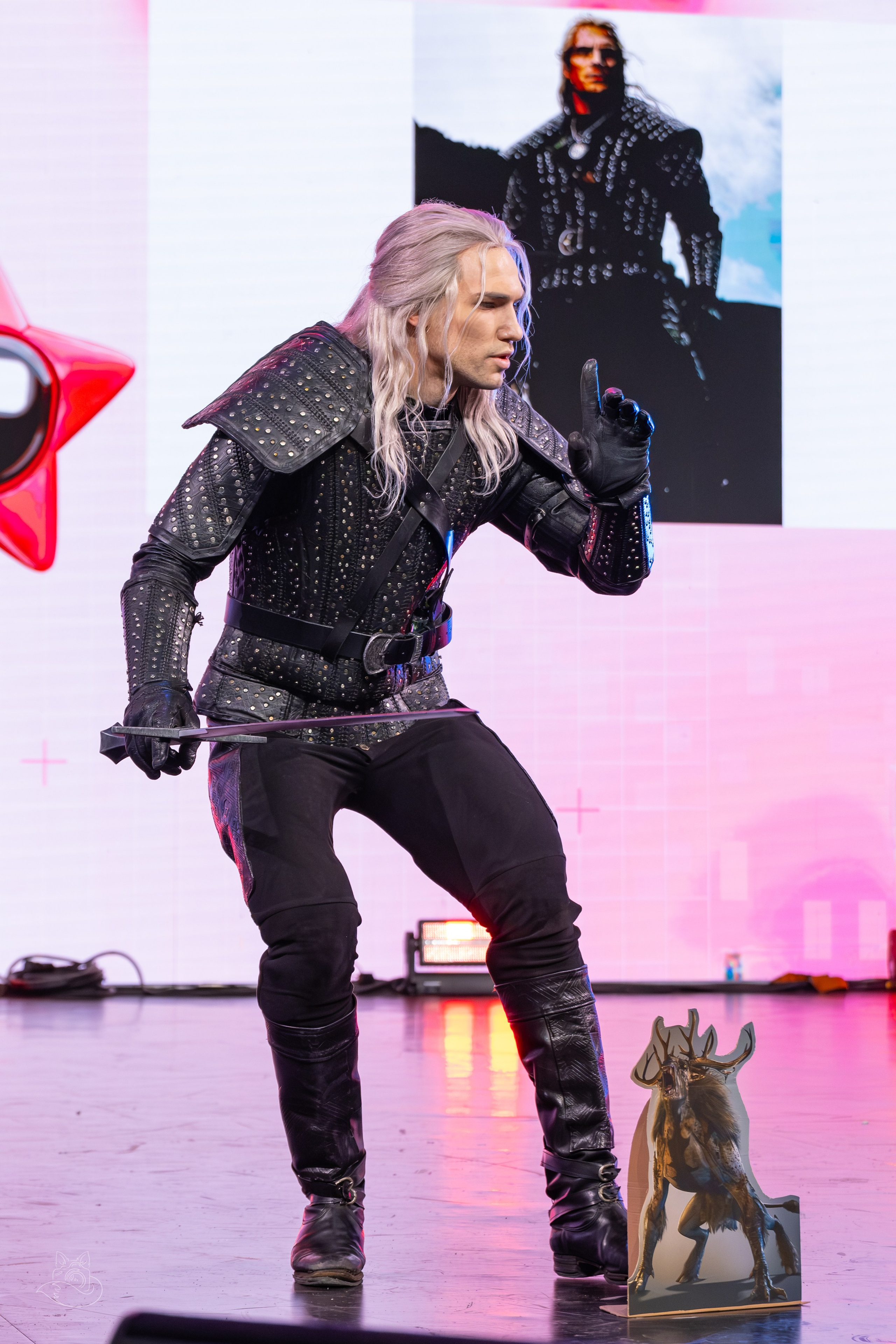 Сцена РЭД ЭКСПО 2024. Косплей фотограф