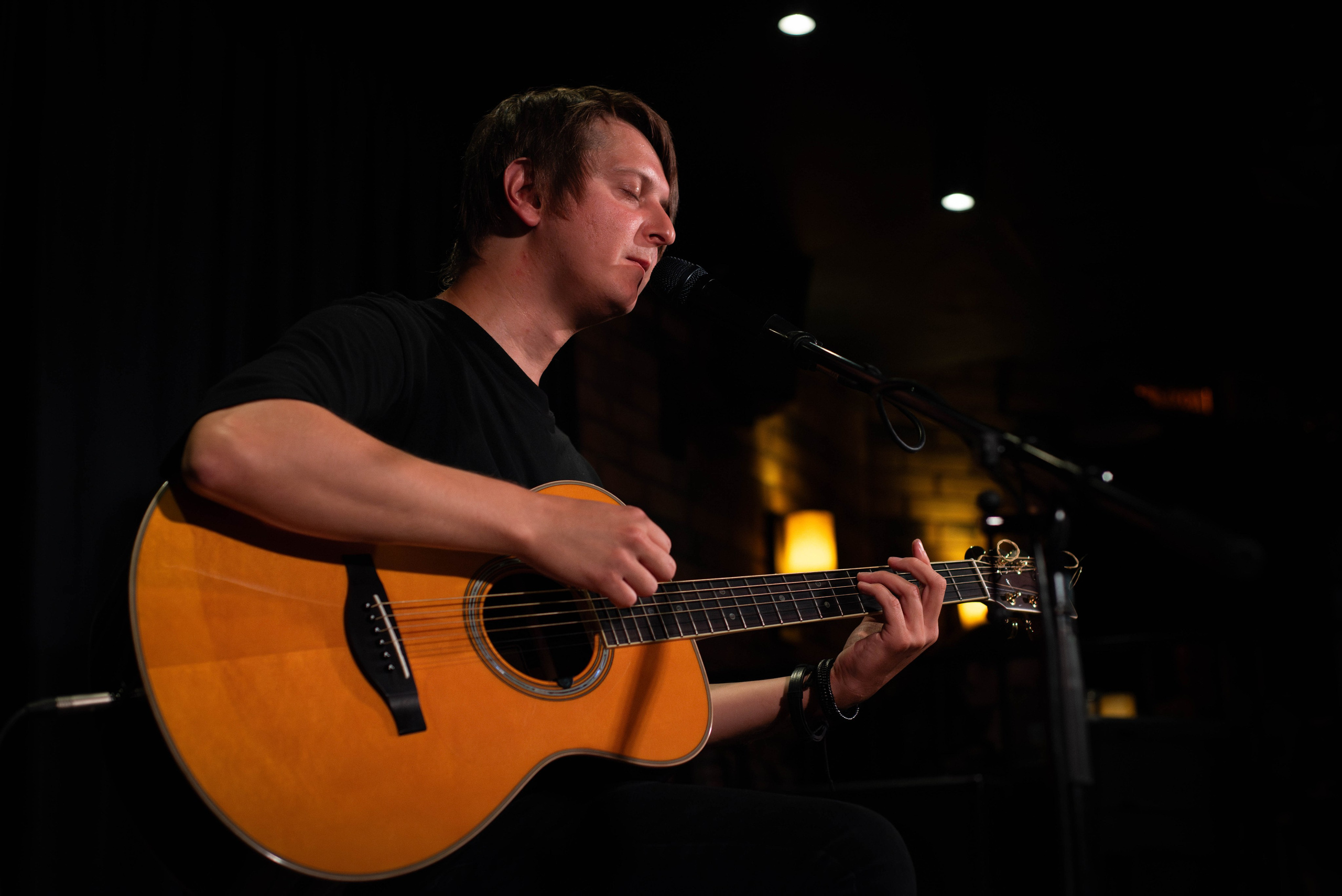 Лёва Сазонов (1 августа 2024 года, Москва, арт-кафе Пушкарёв). Фотограф Светлана Блинова, Москва и Московская область